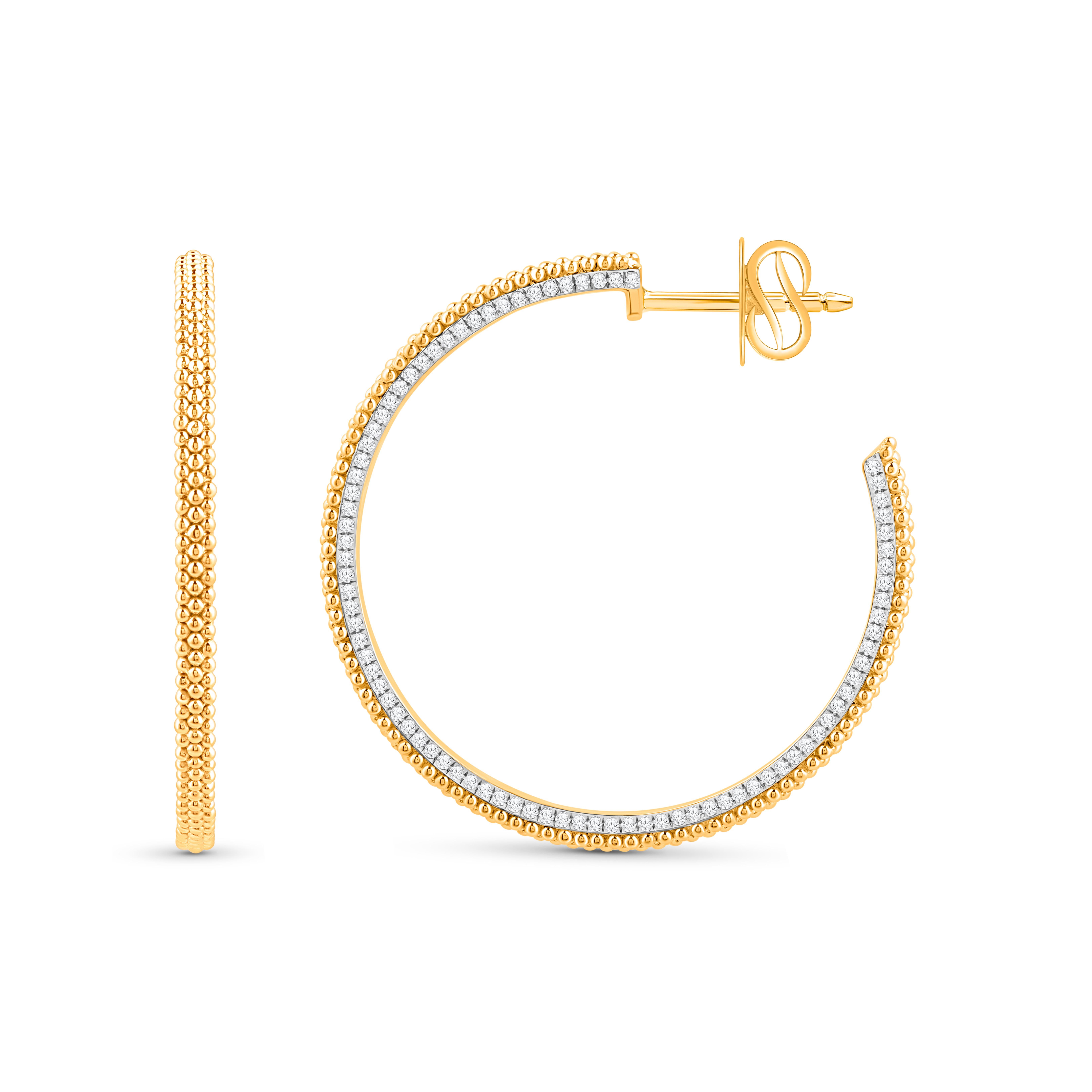 Inspiriert von der strahlenden Reise der goldenen Sonnenstrahlen leuchten die HARAKH Auric Sphere Sunlight Earrings in einem warmen, himmlischen Glanz. Diese handgefertigten Ohrringe aus 18 Kt. Gelbgold sind mit 7/8 Karat farblosen Diamanten im