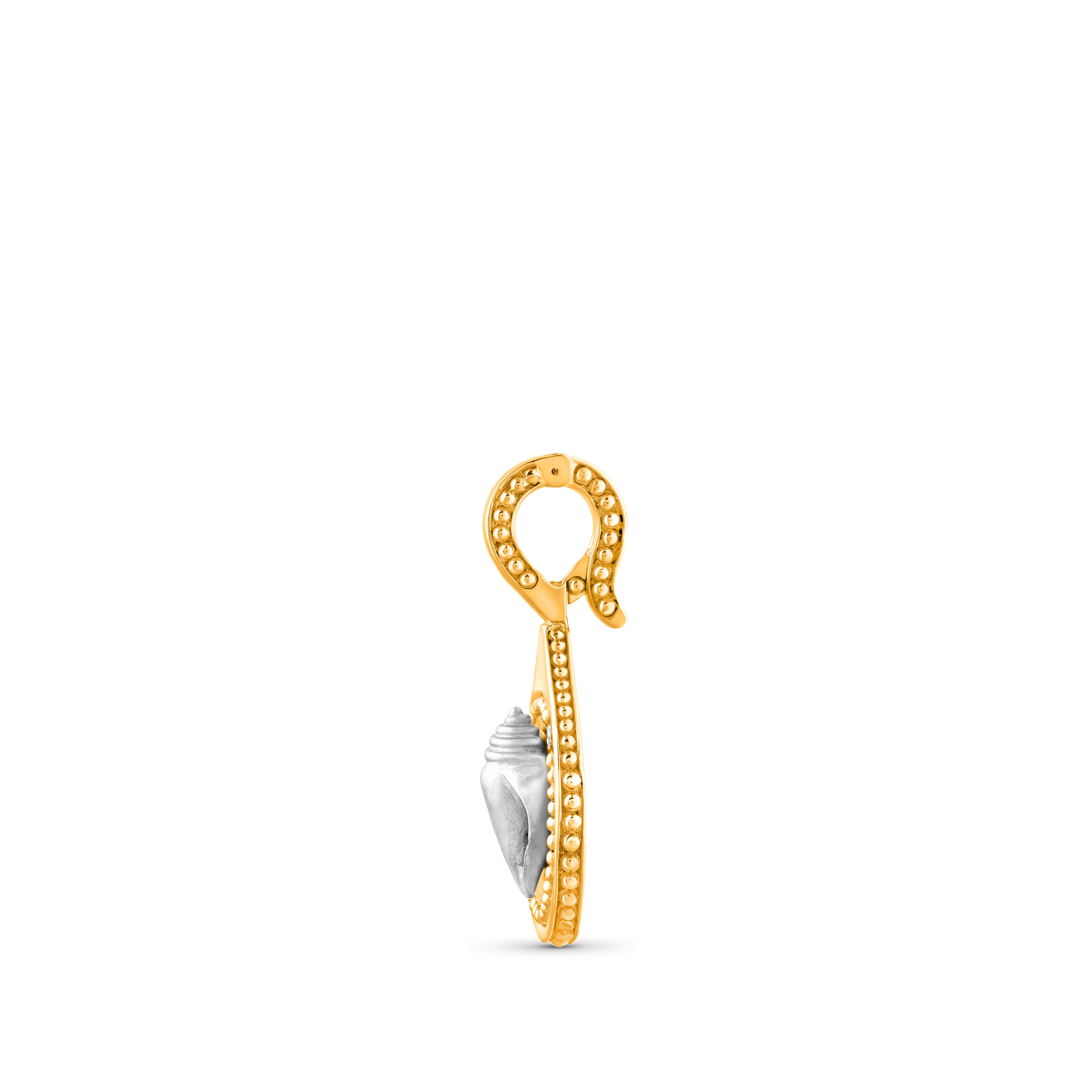 Dalla collezione Drops of JOY, la Conchiglia, uno degli otto segni fortunati, rappresenta il risveglio alla consapevolezza e fornisce chiarezza.

La collezione Drops of JOY si ispira a simboli di buon auspicio e a icone spiritualmente significative