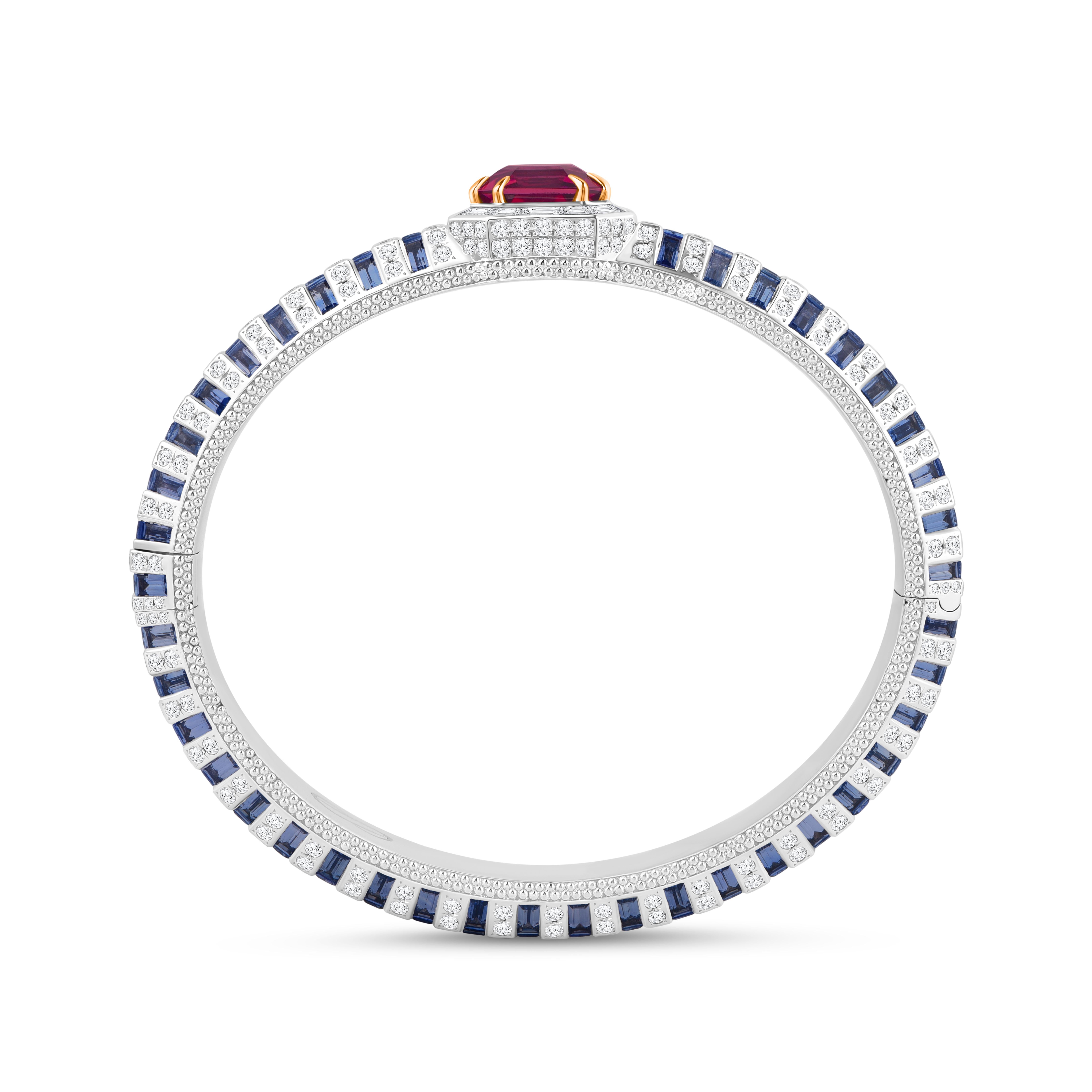 HARAKH Brazalete de Oro de 18 K con Diamante Incoloro, Rubelita y Zafiro Baguette a la Luz del Sol Moderno en venta