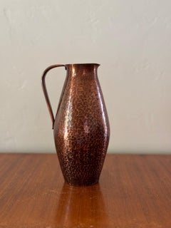 Brocca / vaso in rame martellato di Harald Buchrucker, Germania, anni '50