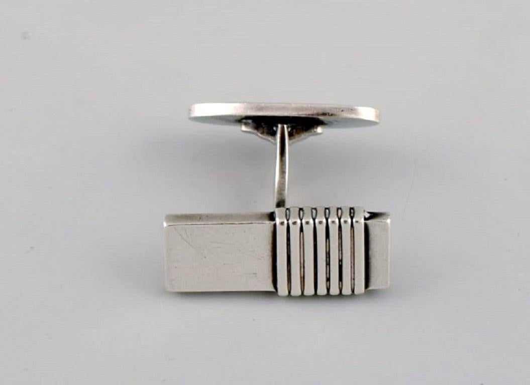 Harald Nielsen for Georg Jensen. A pair of modernist cufflinks in sterling silver. Mid-20th century.
Measures: 23 x 9 mm.
In excellent condition.
Stamped.