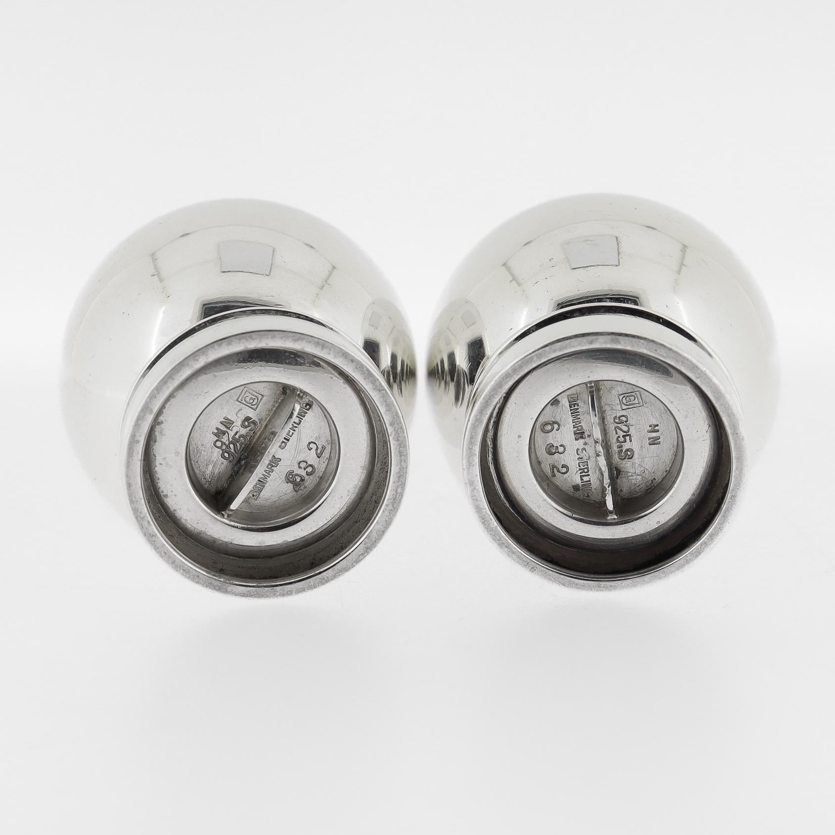 Salero y pimentero piramidales de plata de ley Harald Nielsen for Georg Jensen en venta 1