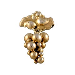 Harald Nielsen for Georg Jensen, Rare and Early "Grapes" Brooch, 1933-1944
