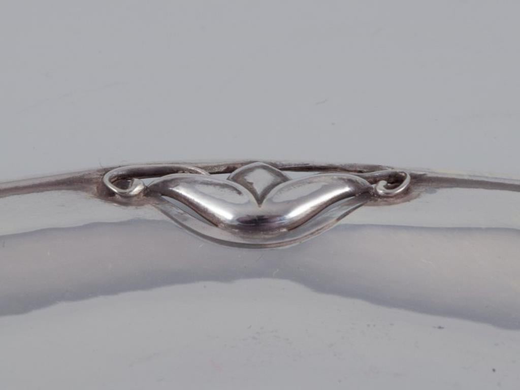 Harald Nielsen für Georg Jensen. Schale aus Sterlingsilber mit Henkeln auf einer Untertasse. im Angebot 1
