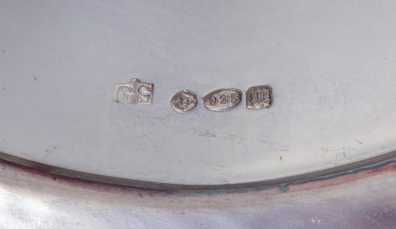 Harald Nielsen für Georg Jensen. Schale aus Sterlingsilber mit Henkeln auf einer Untertasse. im Angebot 2