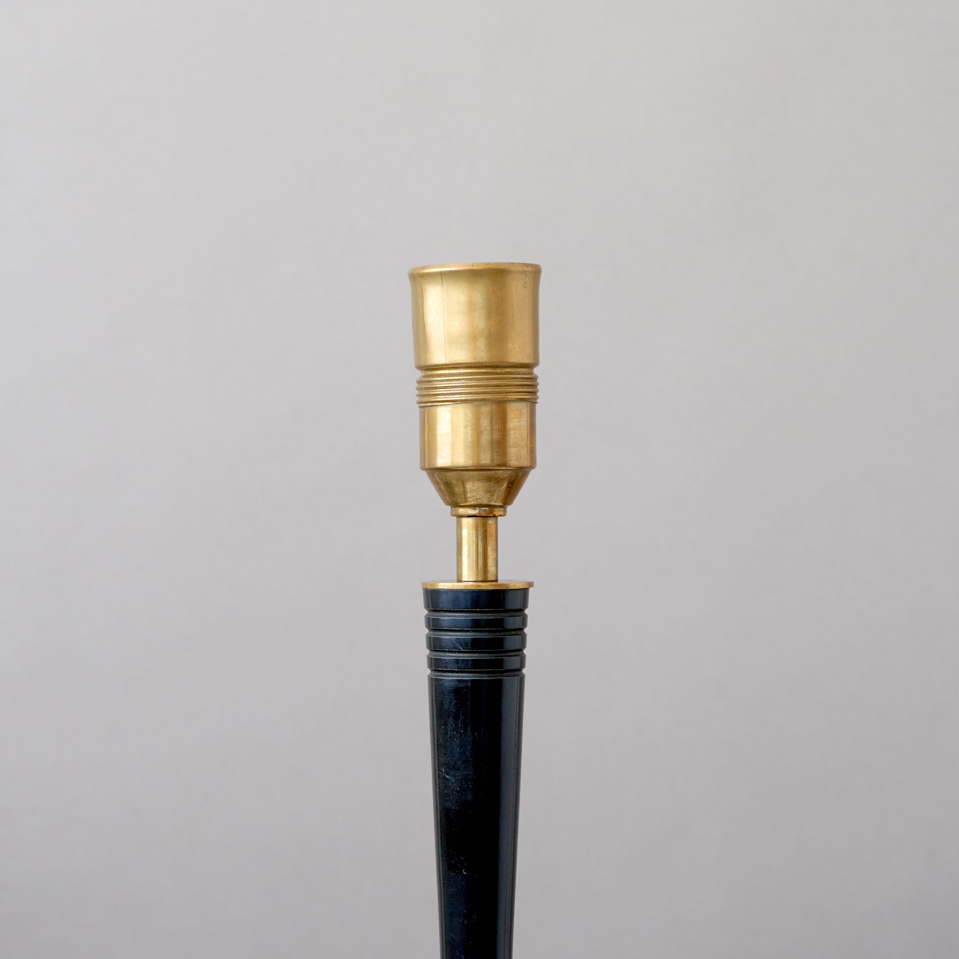 Harald Notini, Art Deco Brass Table Lamp for Böhlmarks, Sweden, 1930s. In Good Condition For Sale In Malmö, SE