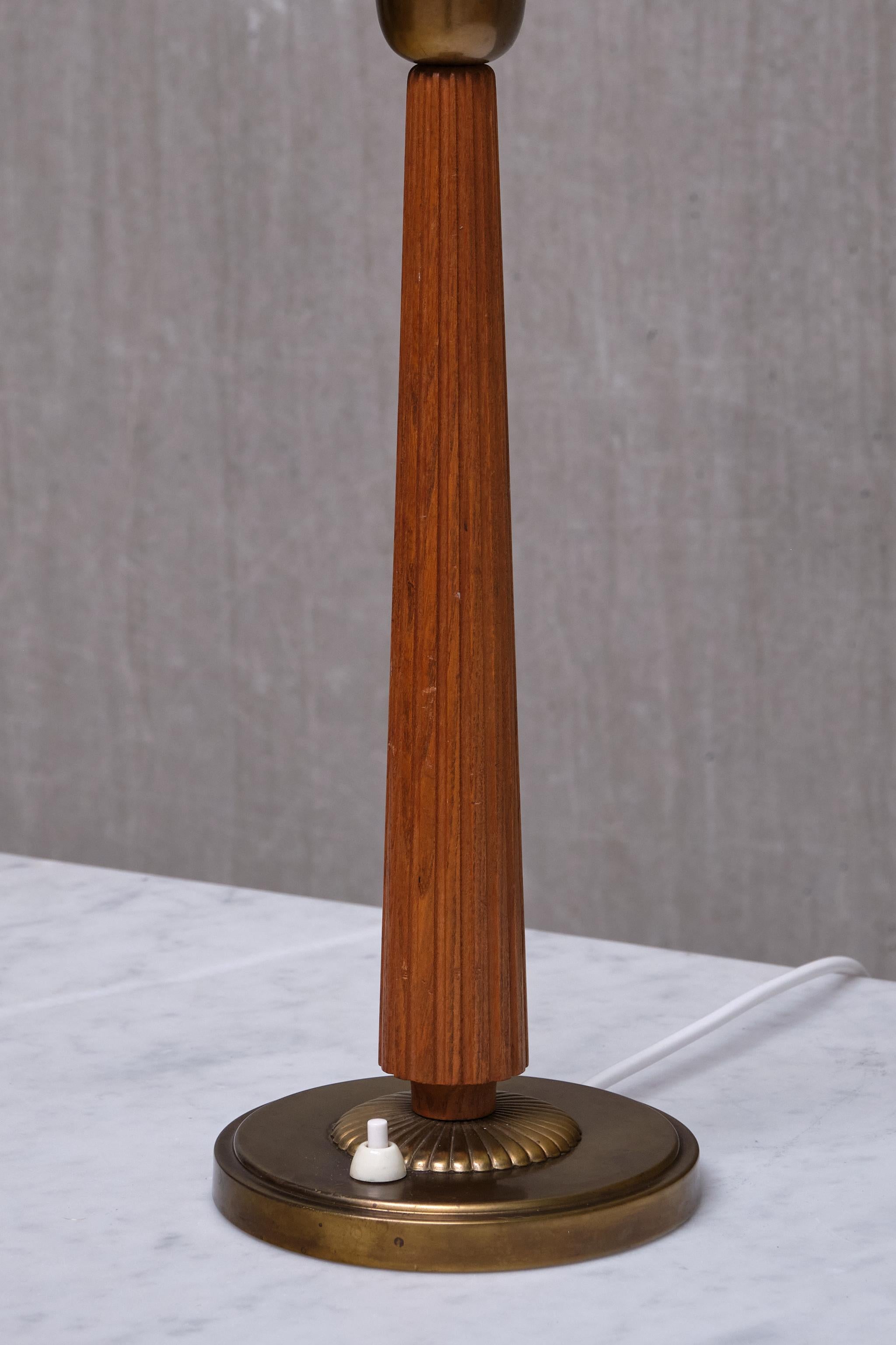 Mid-Century Modern Harald Notini Attributed Table Lamp in Elm and Brass, Böhlmarks, Sweden, 1940s For Sale
