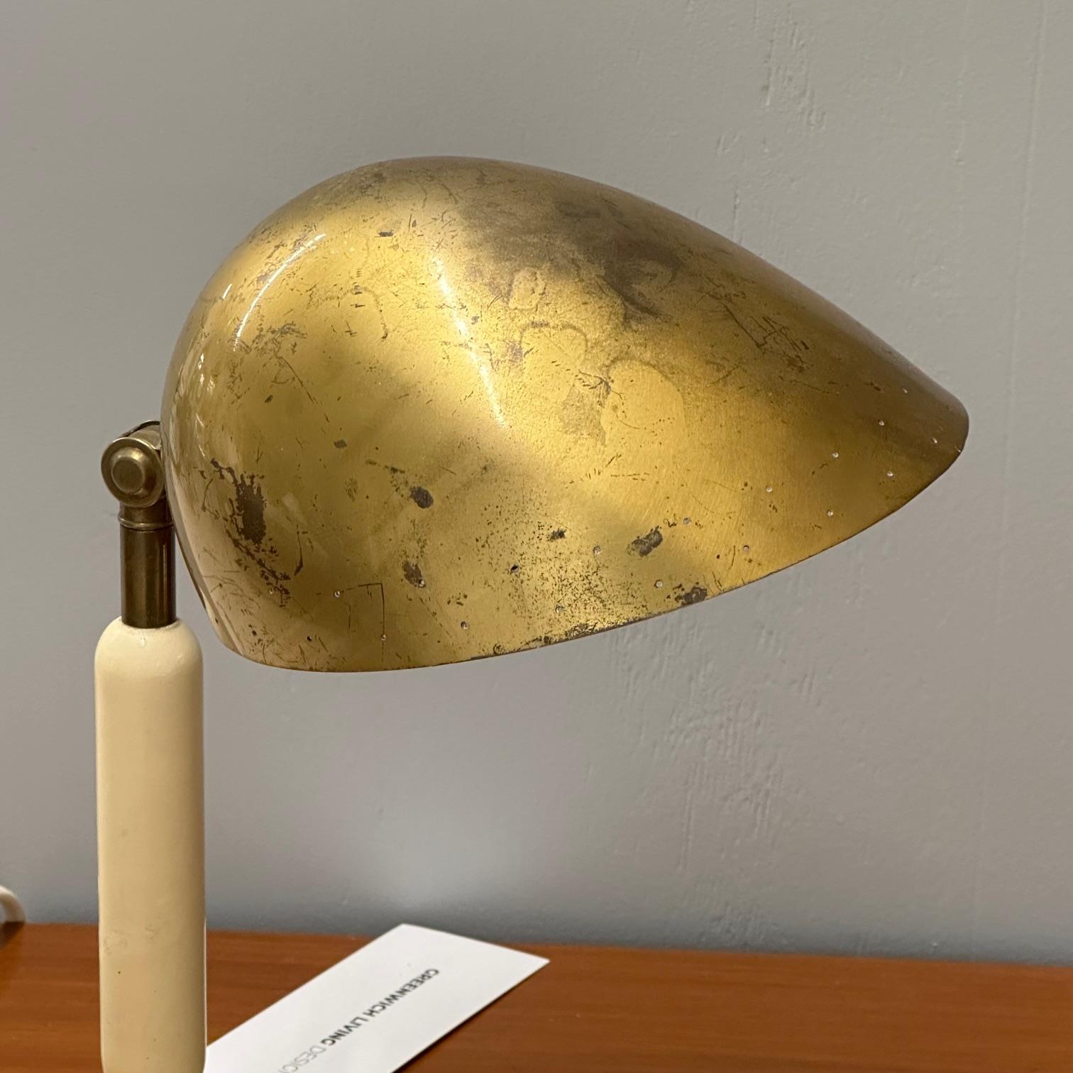 Harald Notini, Böhlmarks, Swedish Modern, Desk Lamp, Brass, Wood, Sweden, 1930s In Good Condition For Sale In Stamford, CT