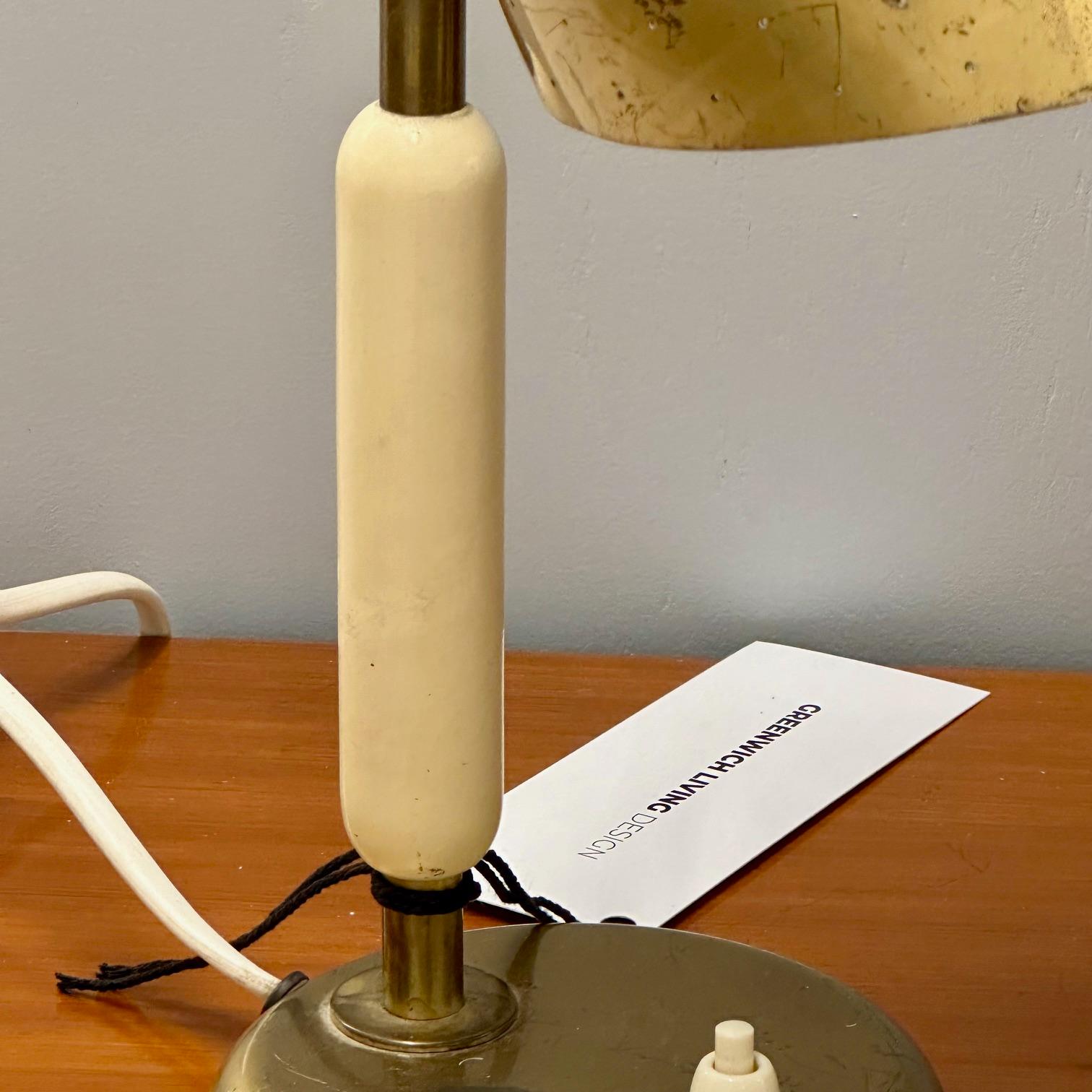 Harald Notini, Böhlmarks, Swedish Modernity, lampe de bureau, laiton, Wood, Suède, années 1930 Bon état - En vente à Stamford, CT