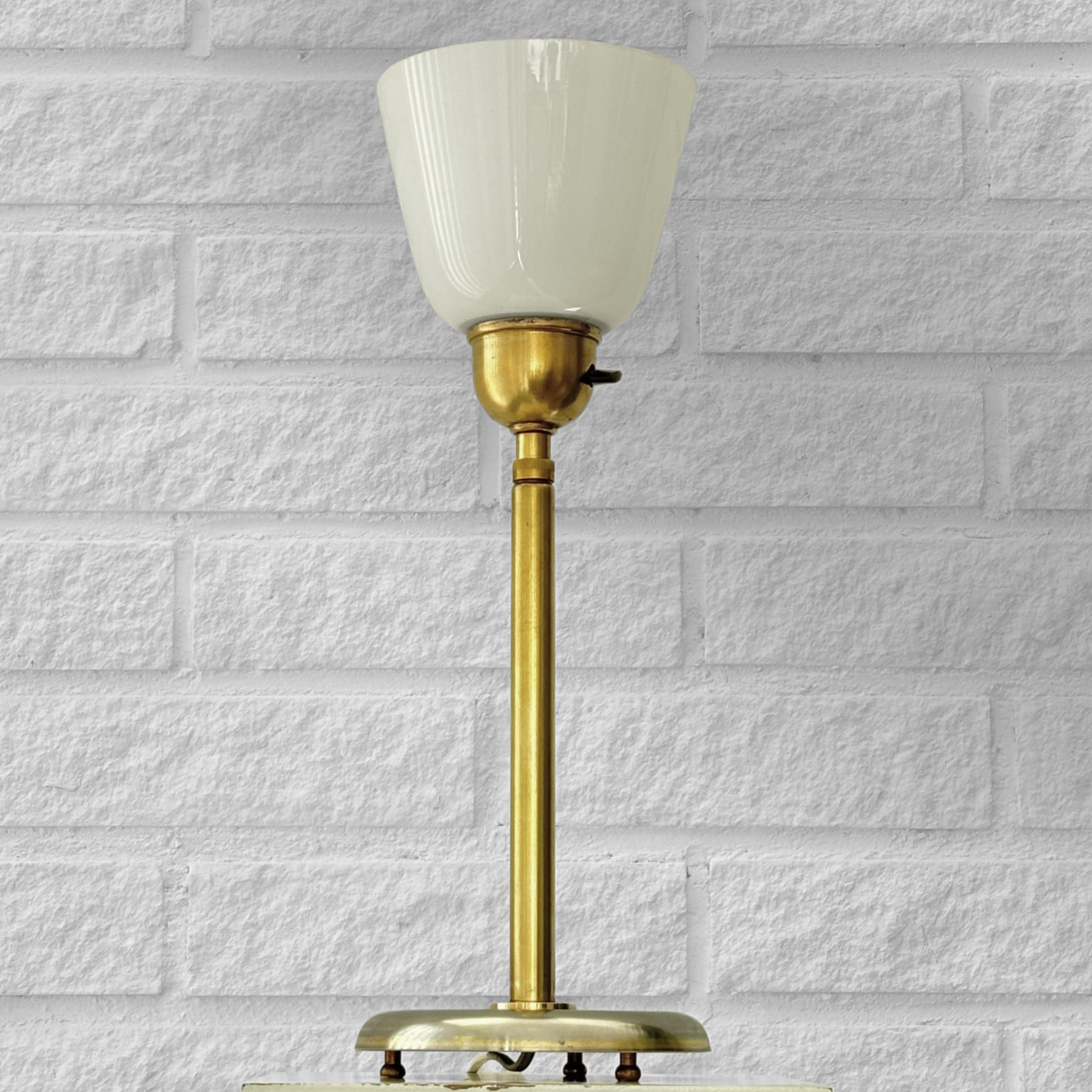 Swedish Harald Notini, Böhlmarks, table lamp 15505, brass & Steel, Sweden, 1940s For Sale