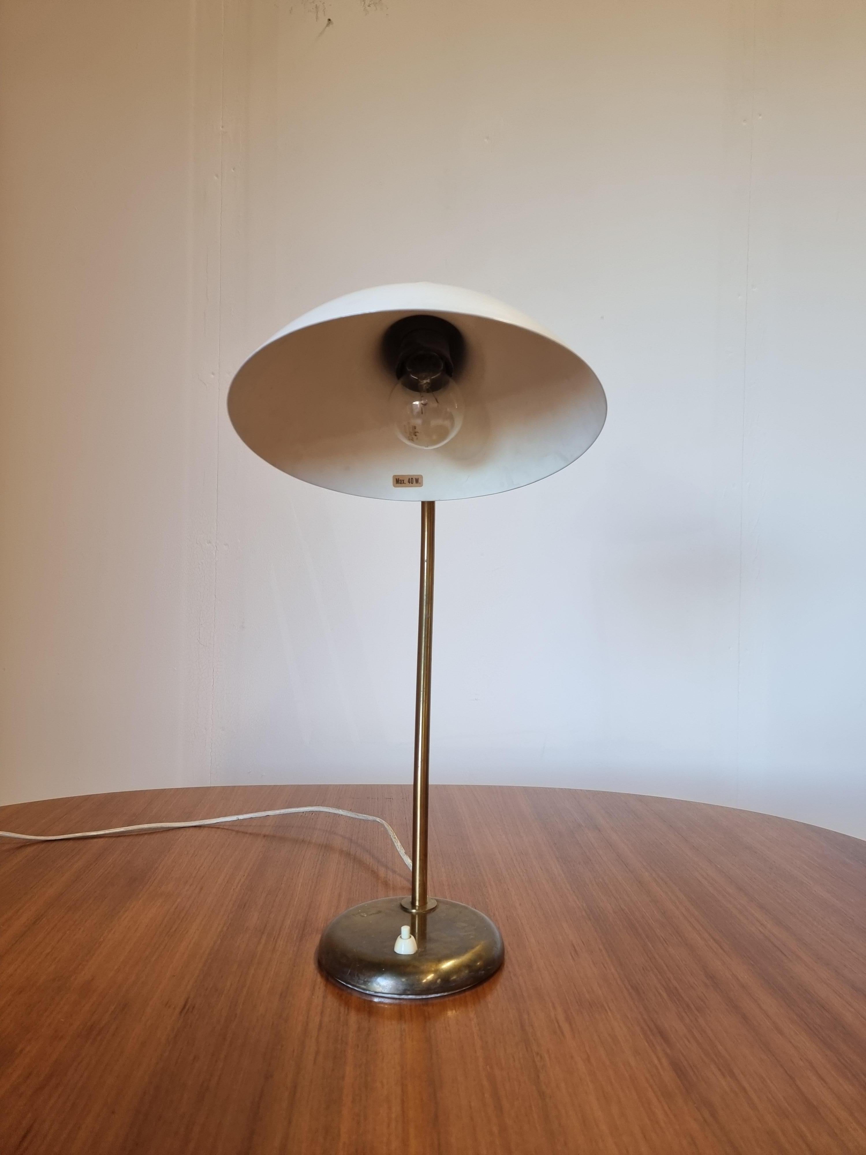 Harald Notini, lampe de table / de bureau en laiton, Böhlmarks, Scandinavian Modern Bon état - En vente à Stockholm, SE