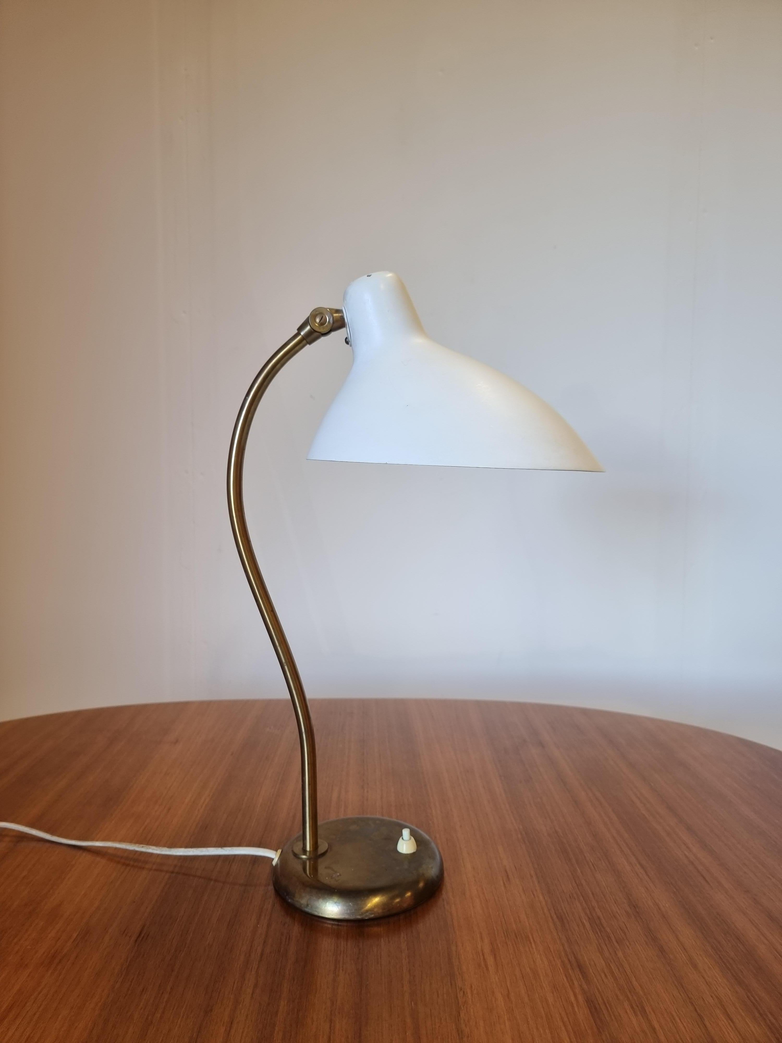 Harald Notini, Messing Tisch / Schreibtischlampe, Böhlmarks, Skandinavische Moderne im Angebot 1