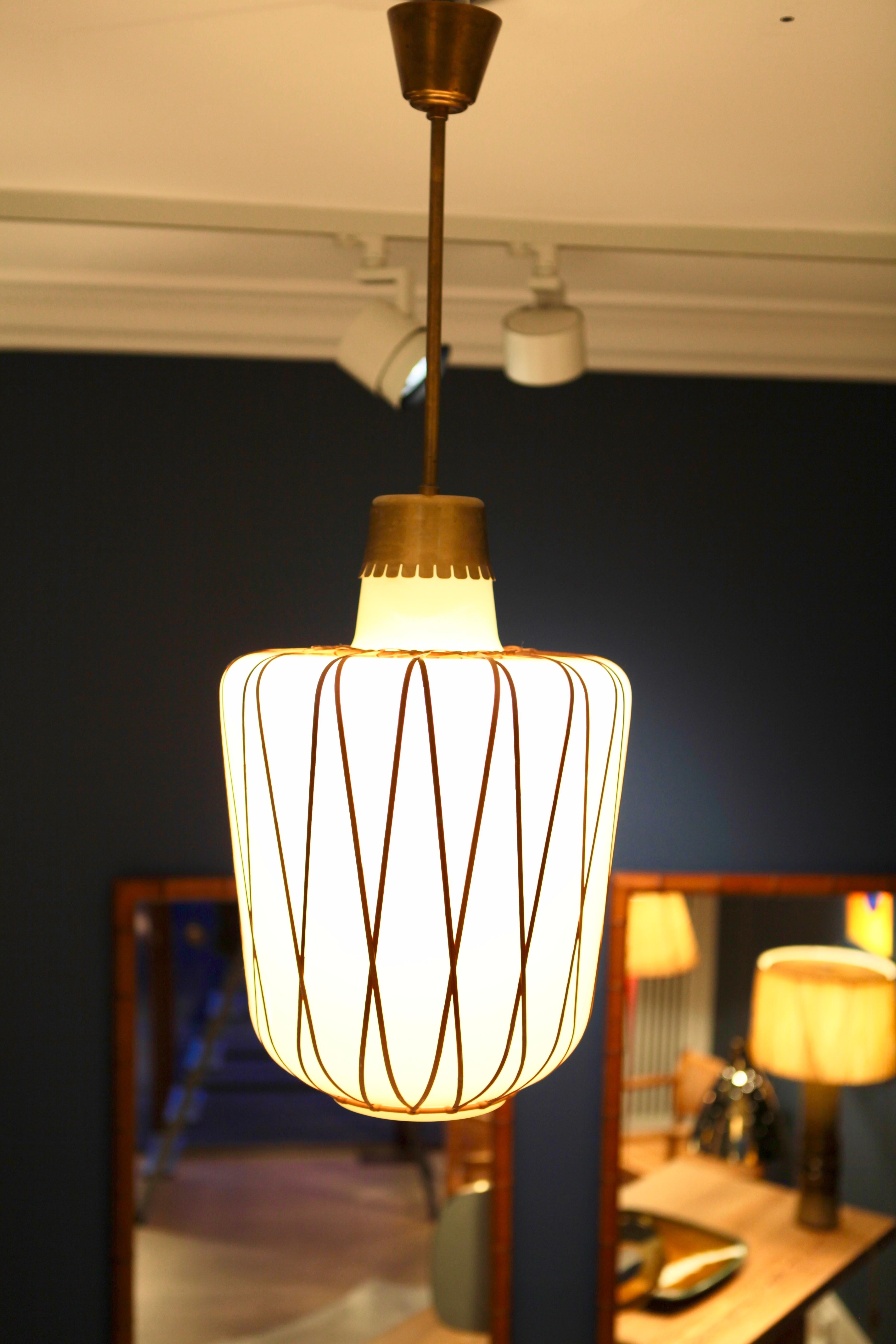 Ceiling lamp by the Swedish designer Harald Notini.
Yellow, White overlay glass with cane decoration and brass fitting.
Manufactured by Böhlmarks in the 1940s.
Literature: Katalog, Böhlmarks - Elektrisk Belysningsarmatur