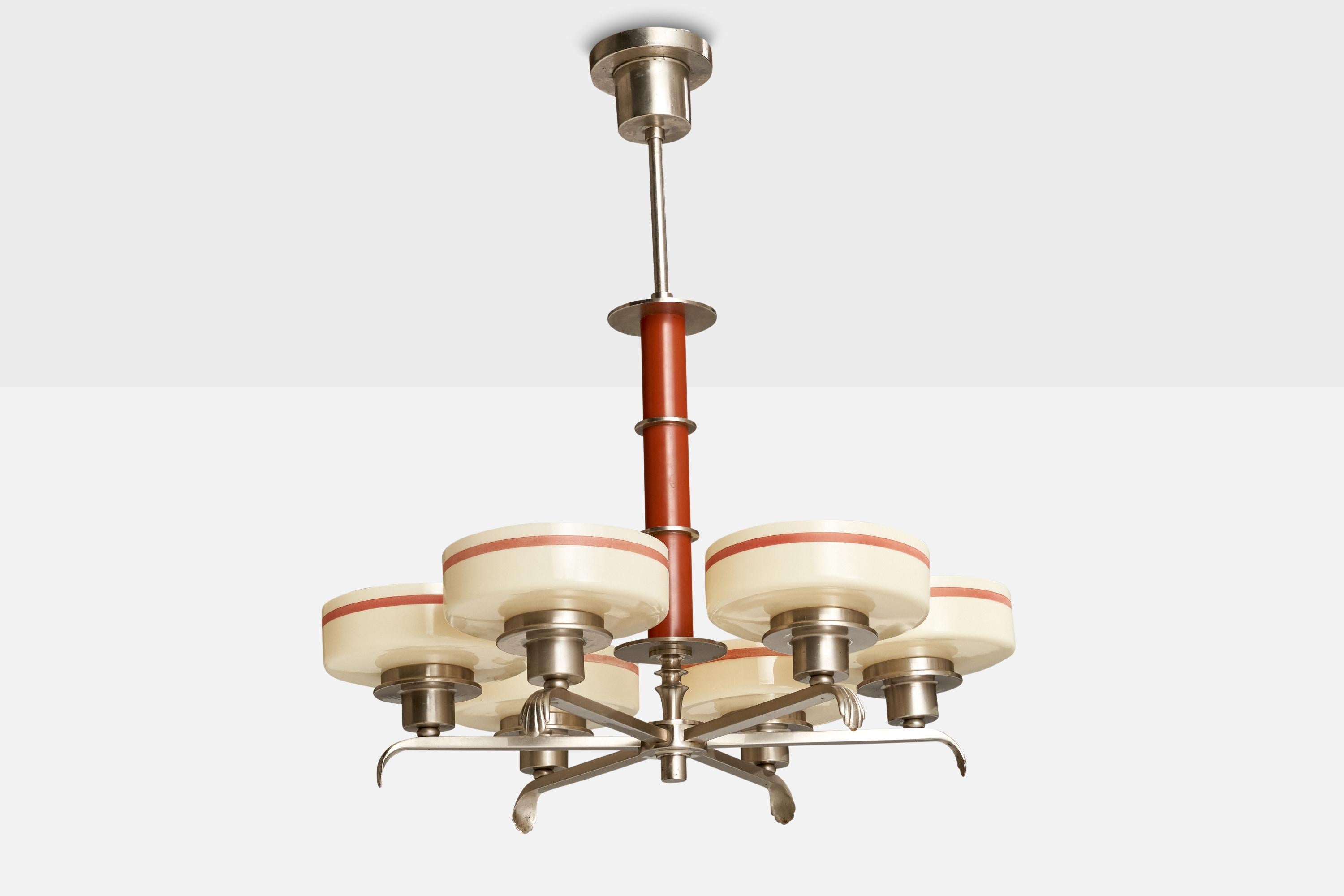 Eine Leuchte aus Nickel, rot lackiertem Holz und Opalglas, entworfen von Harald Notini und hergestellt von Arvid Böhlmarks Lampfabrik, Schweden, 1930er Jahre.

Ein eng verwandtes Beispiel ist in 