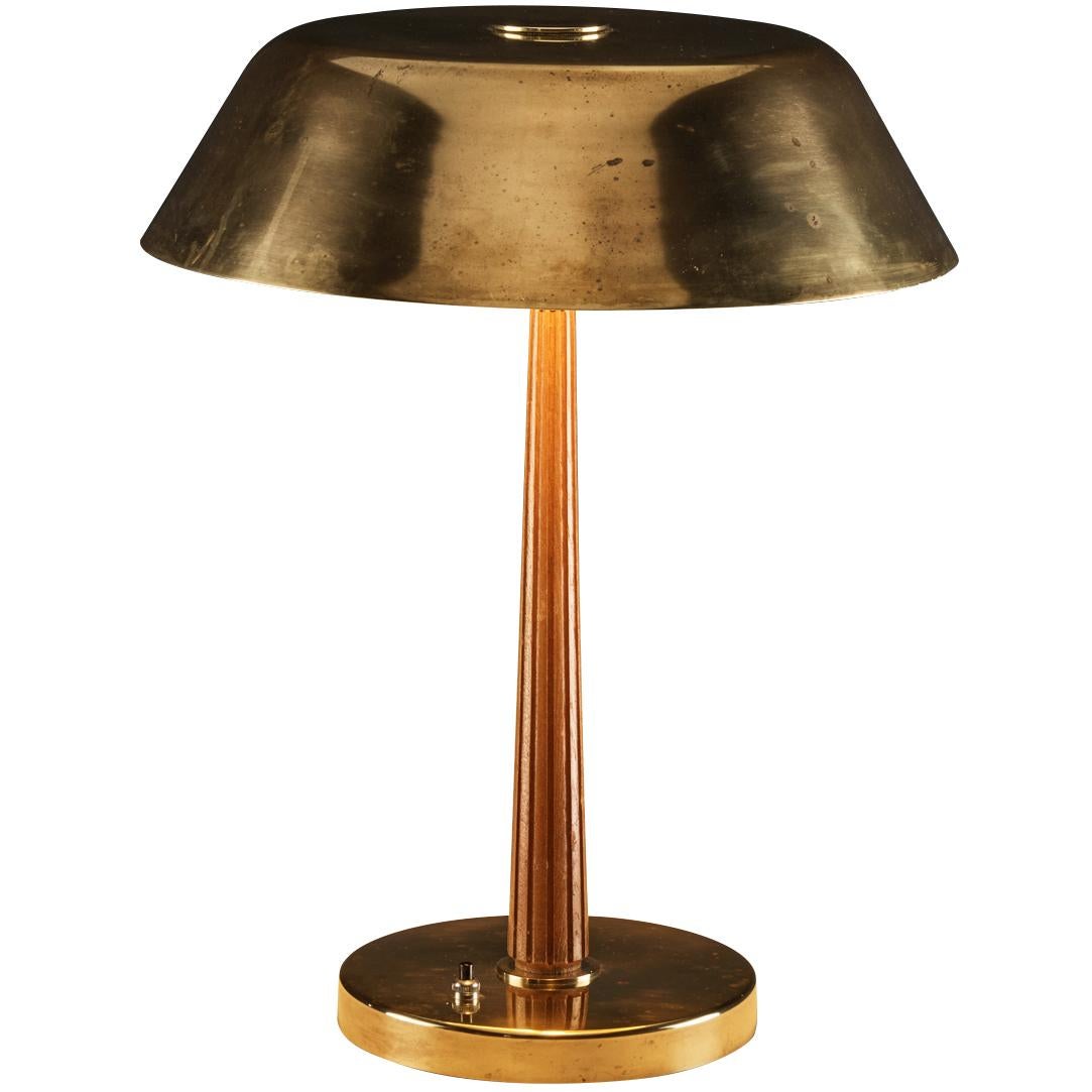 Lampada da tavolo in ottone e mogano di Harald Notini per Böhlmarks in vendita