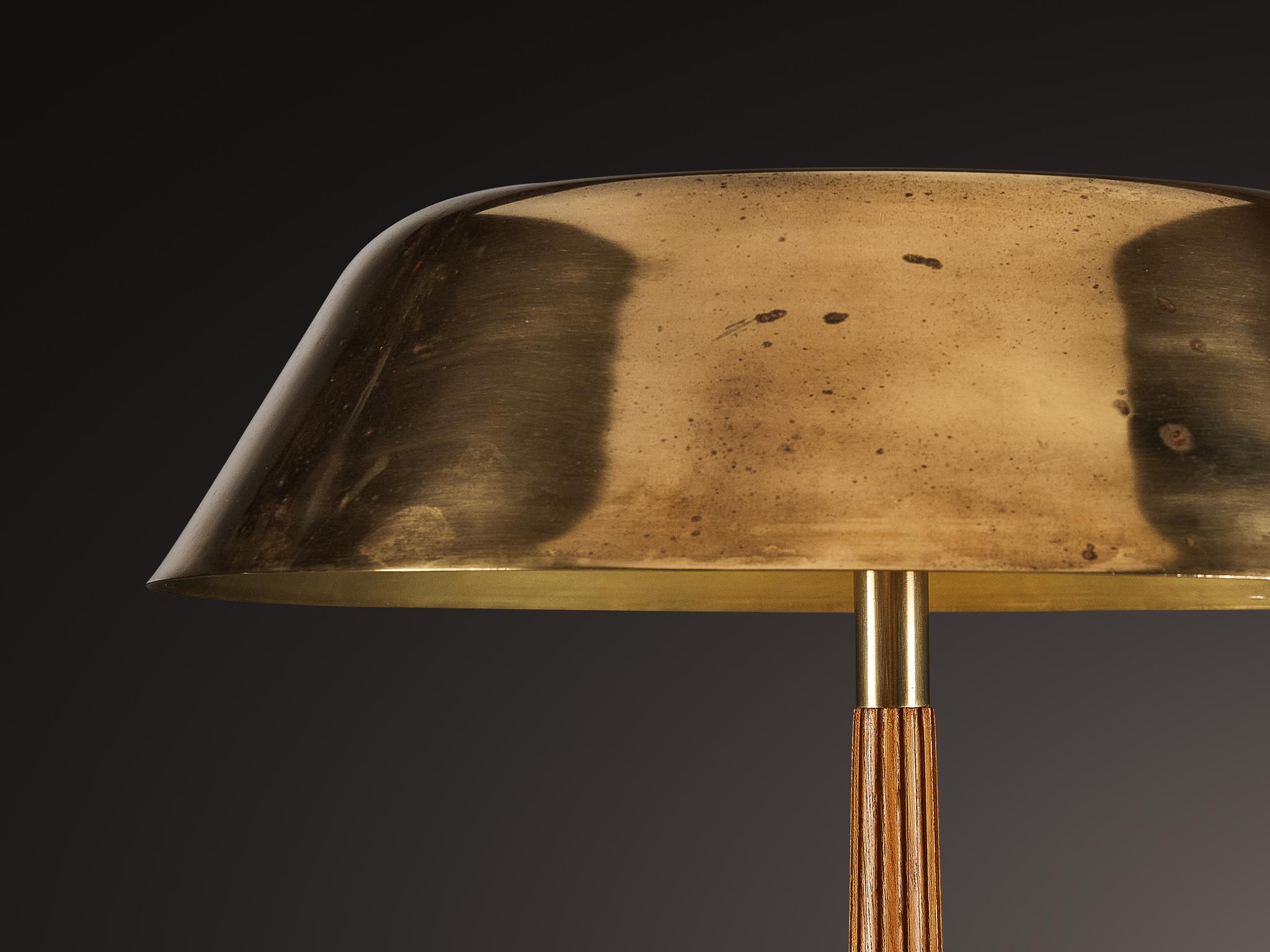 Svedese Lampada da tavolo in ottone e mogano di Harald Notini per Böhlmarks in vendita