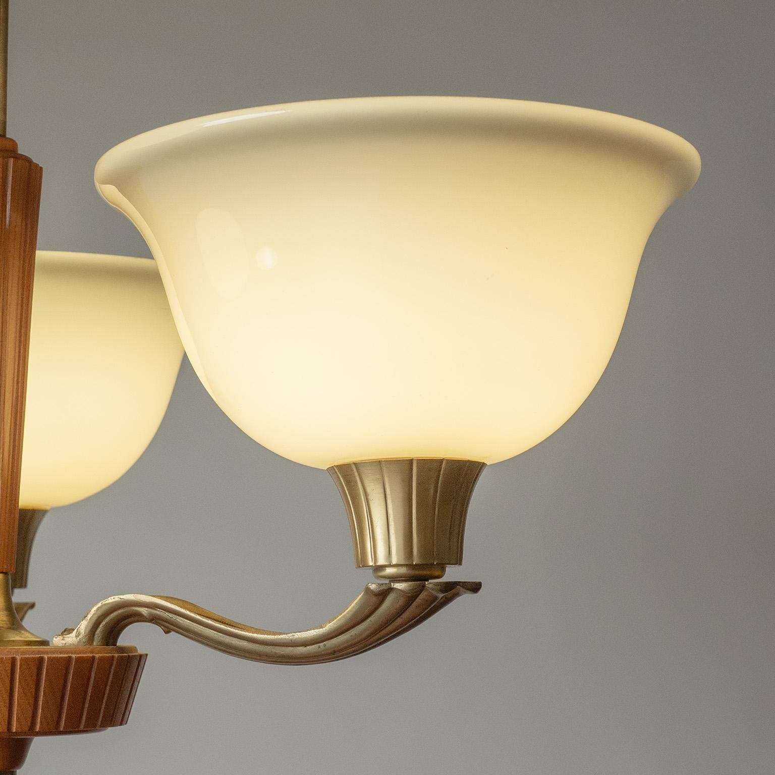 Ottone Lampadario in vetro e legno di Harald Notini, 1940 circa in vendita