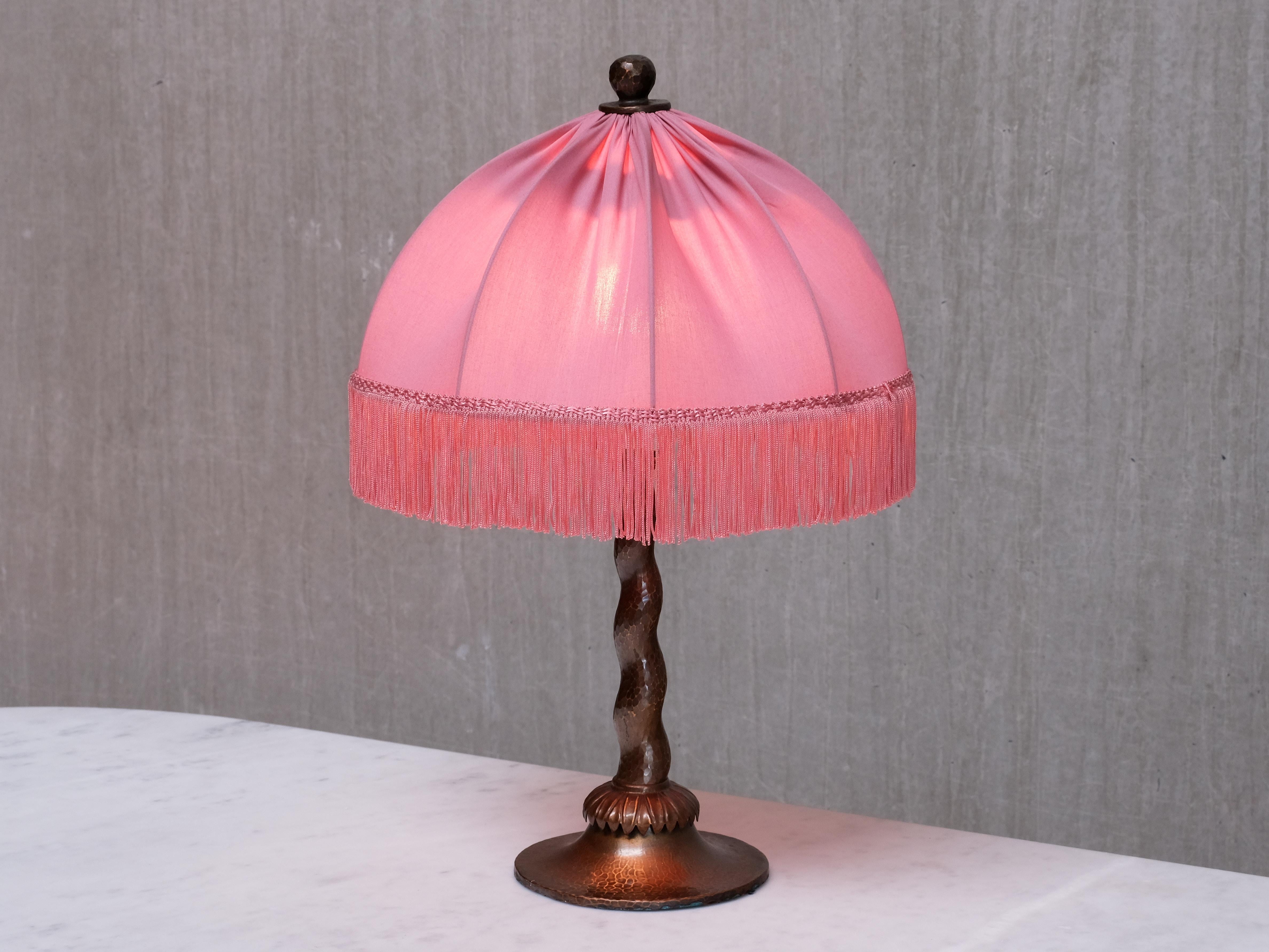 Lampada da tavolo in rame martellato Harald Notini, modello 6839, Böhlmarks, Svezia, anni '20 in vendita 3