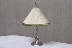 Lampe de table en étain martelé Harald Notini, Model 6891, Böhlmarks, Suède, années 1920