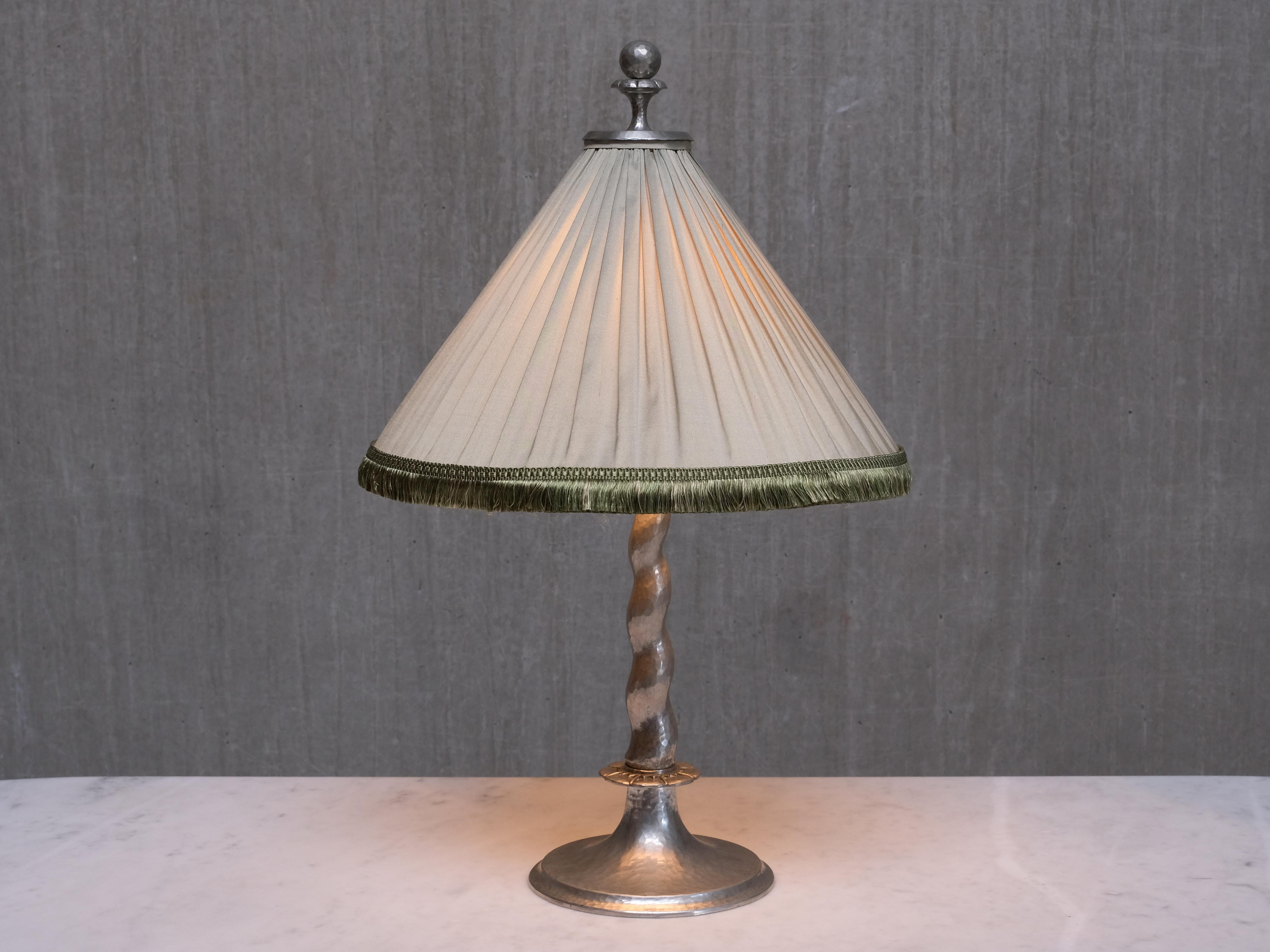 Arts and Crafts Harald Notini Hammered Tin Table Lamp, Model 6891, Böhlmarks, Sweden, 1920s For Sale