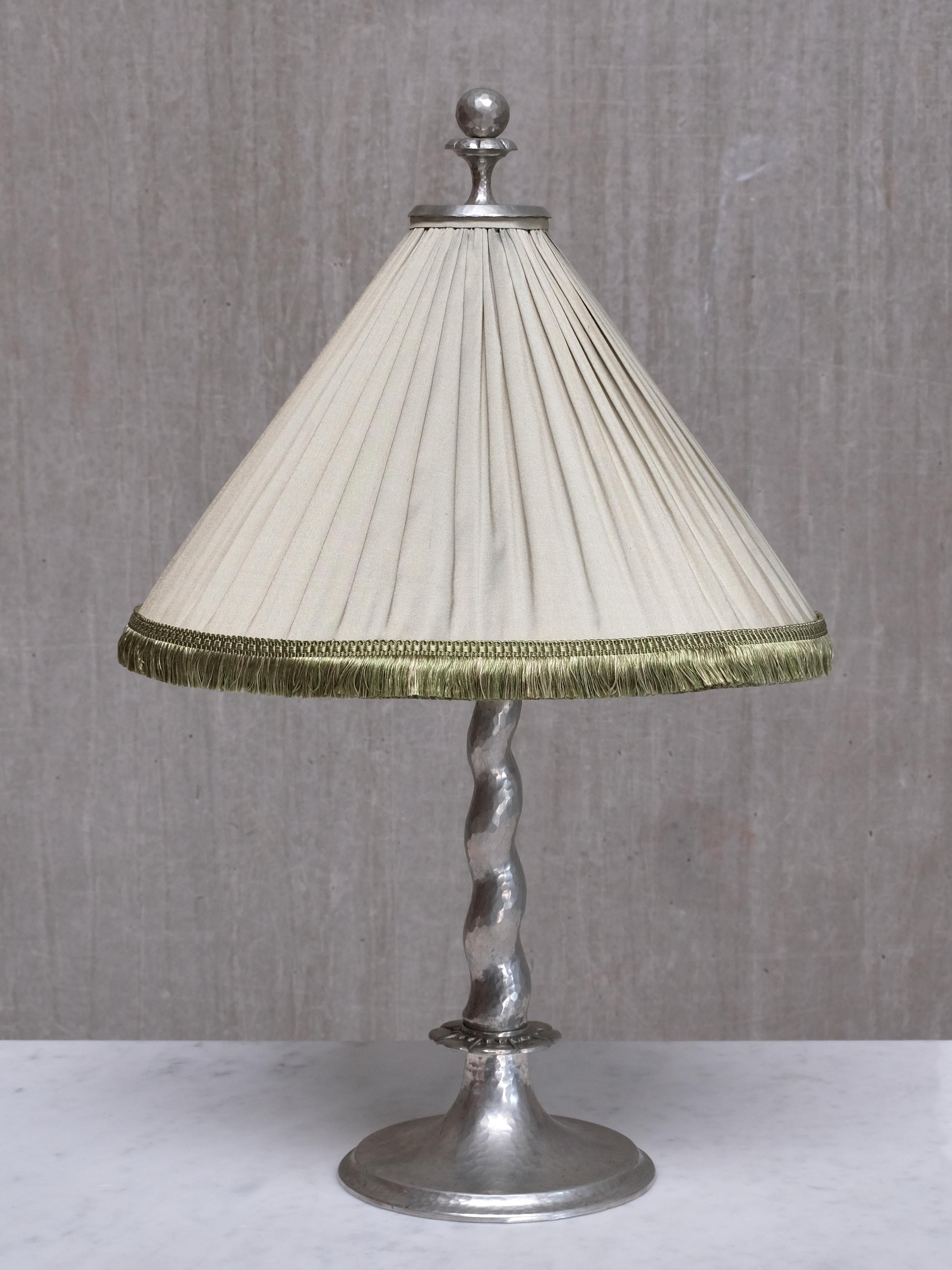 Dutch Harald Notini Hammered Tin Table Lamp, Model 6891, Böhlmarks, Sweden, 1920s For Sale