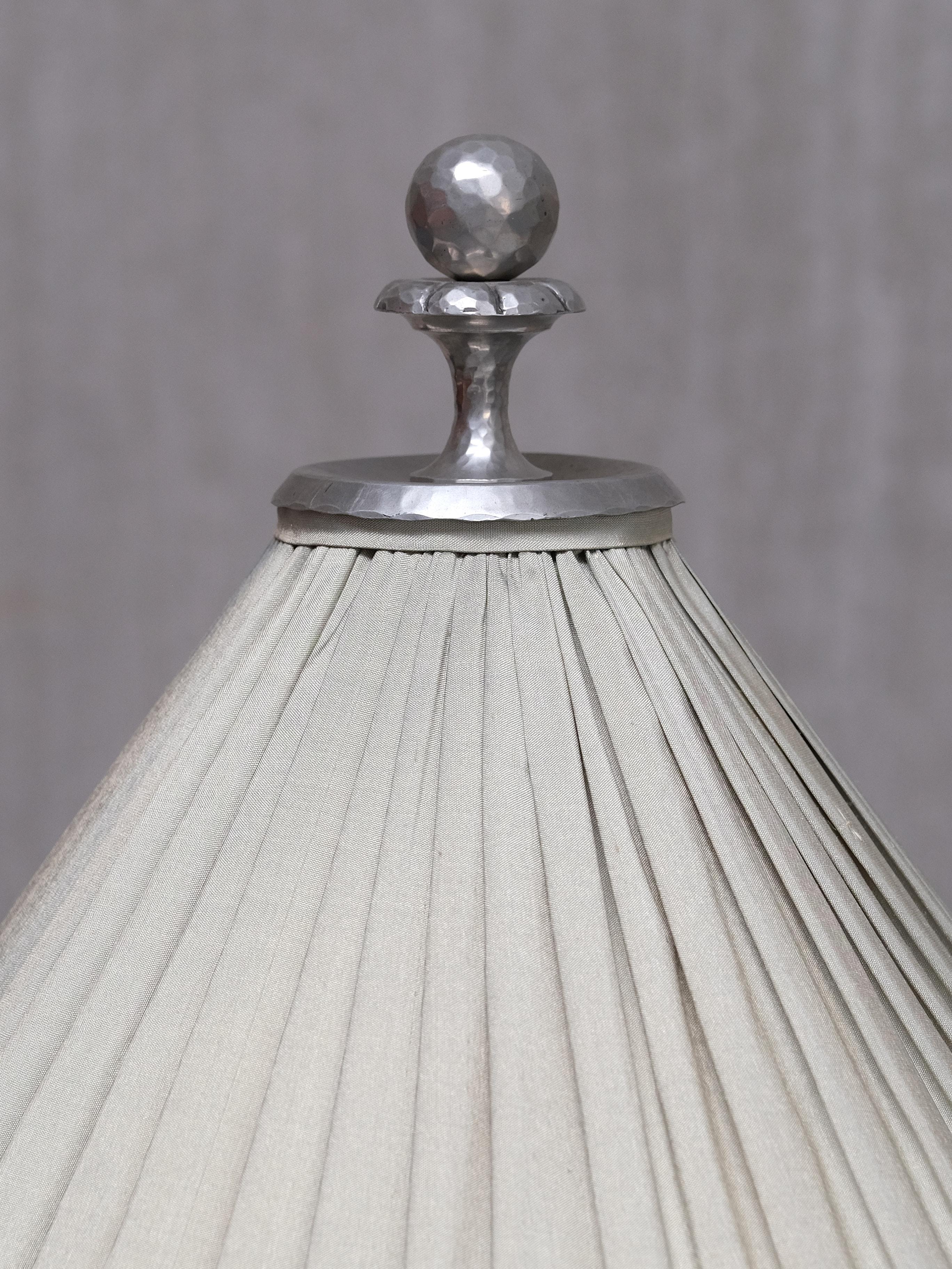 Harald Notini Hammered Tin Table Lamp, Model 6891, Böhlmarks, Sweden, 1920s For Sale 1