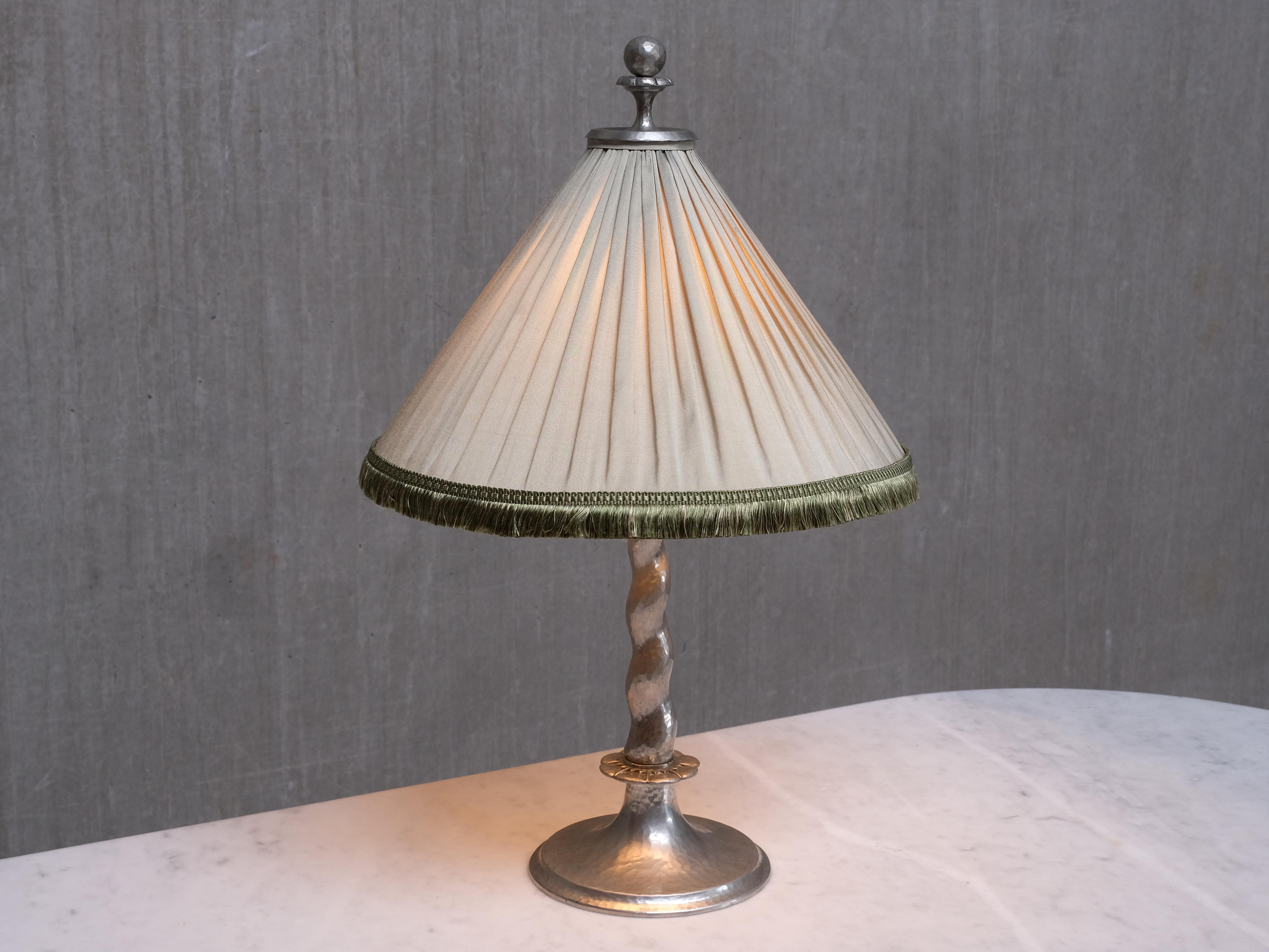 Harald Notini Hammered Tin Table Lamp, Model 6891, Böhlmarks, Sweden, 1920s For Sale 2