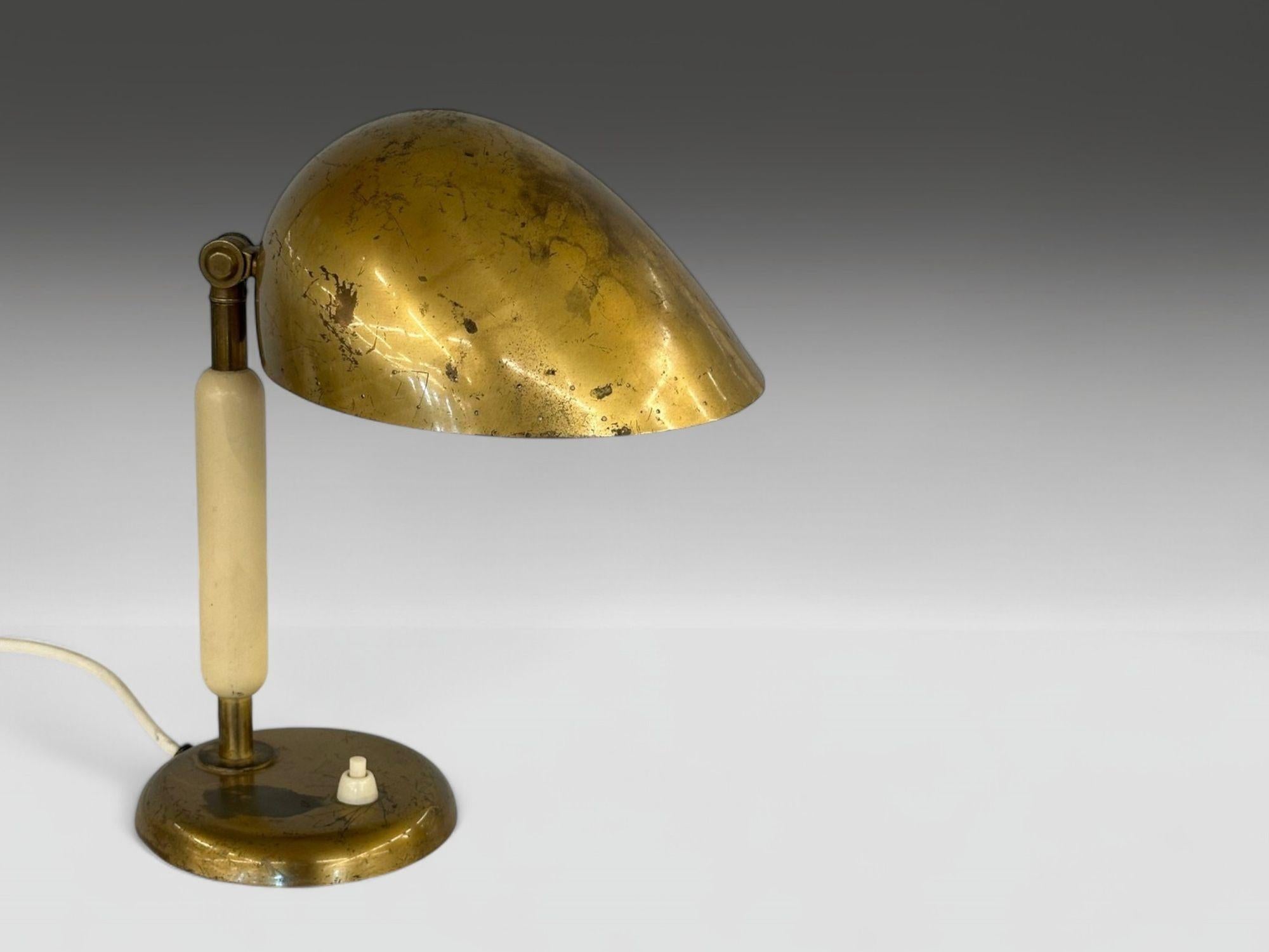 Harald Notini, Böhlmarks, Swedish Mid-Century Modern, Patinated Brass, Lacquered Wood, Rare Table or Desk Lamp

An example of a rare model 15233 swedish table or desk lamp designed by Harald Notini (Sweden, 1879-1959) for Arvid Böhlmarks Lampfabrik