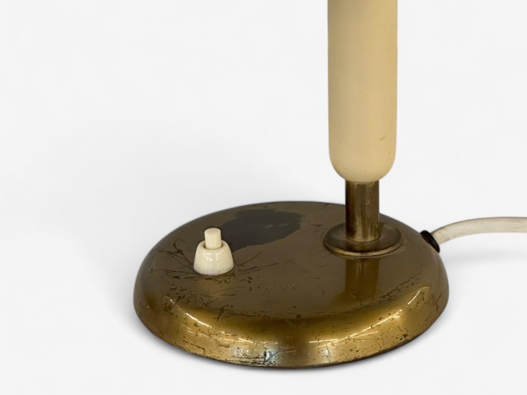 Harald Notini, Swedish Modern, Patinated Brass, Wood, Rare Table Lamp, 1930s In Fair Condition For Sale In Manhasset, NY