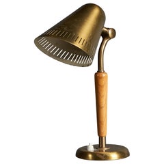 Harald Notini, Lampada da tavolo, ottone, olmo macchiato, Böhlmarks, Svezia, anni '40