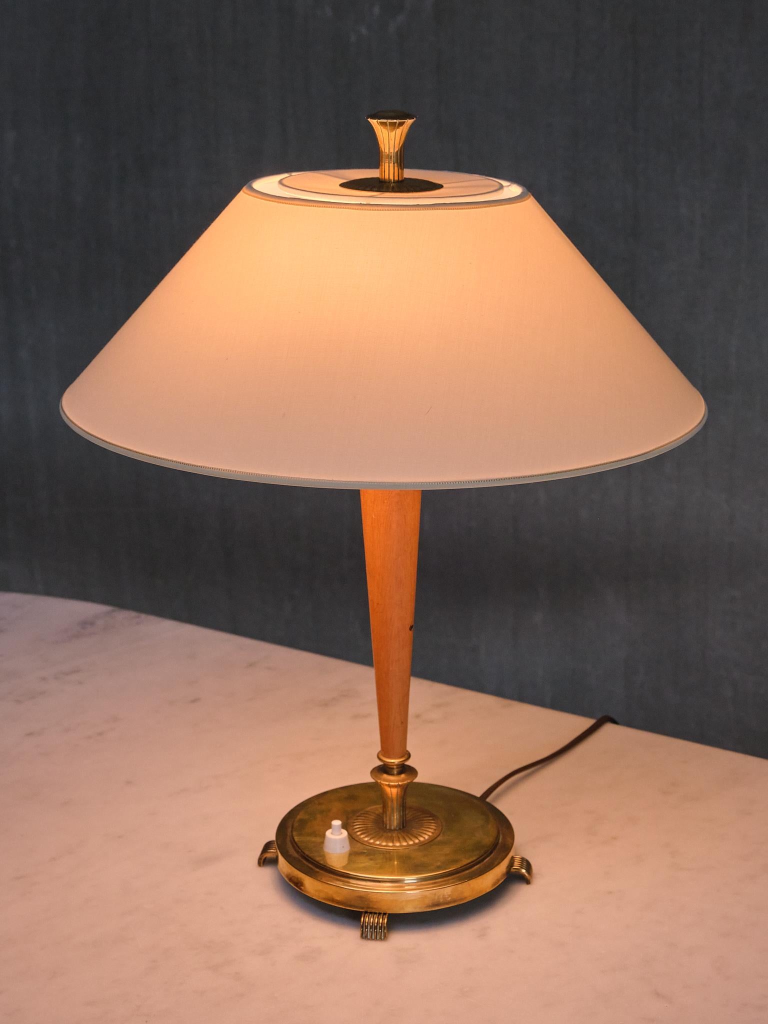 Harald Notini Table Lamp in Brass and Elm, Model 15409, Böhlmarks, Sweden, 1940s For Sale 4