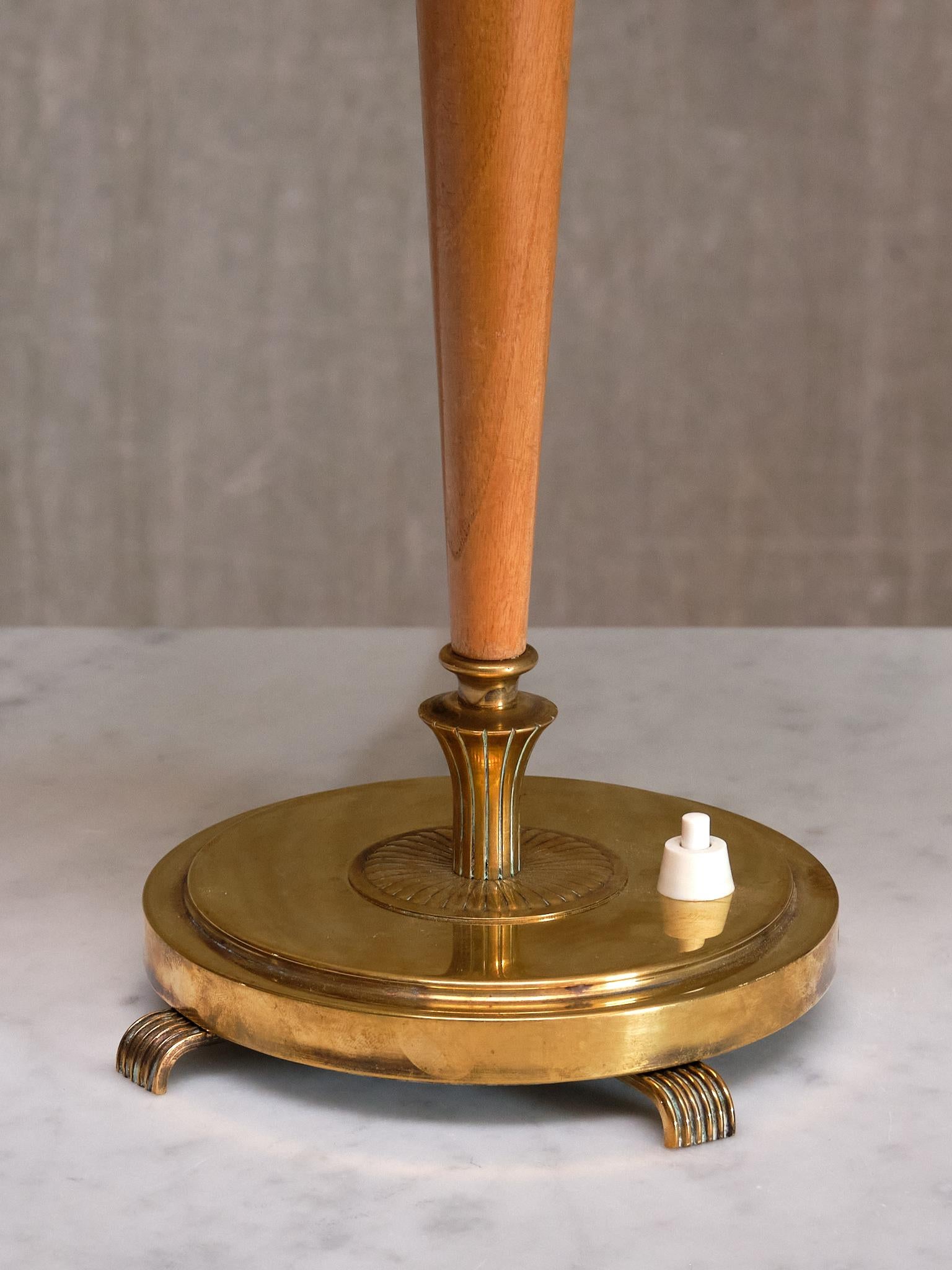 Harald Notini Table Lamp in Brass and Elm, Model 15409, Böhlmarks, Sweden, 1940s For Sale 5
