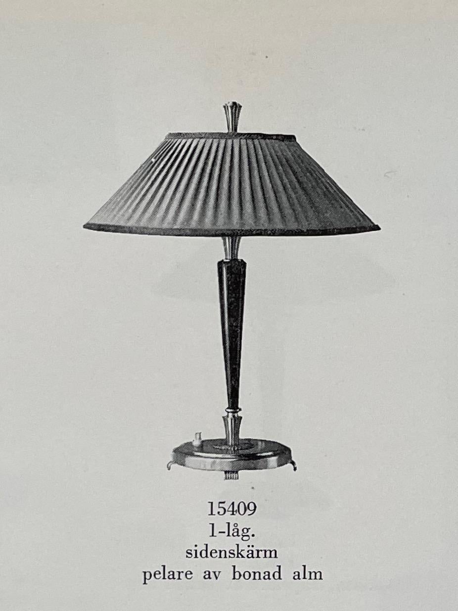 Harald Notini Table Lamp in Brass and Elm, Model 15409, Böhlmarks, Sweden, 1940s For Sale 7