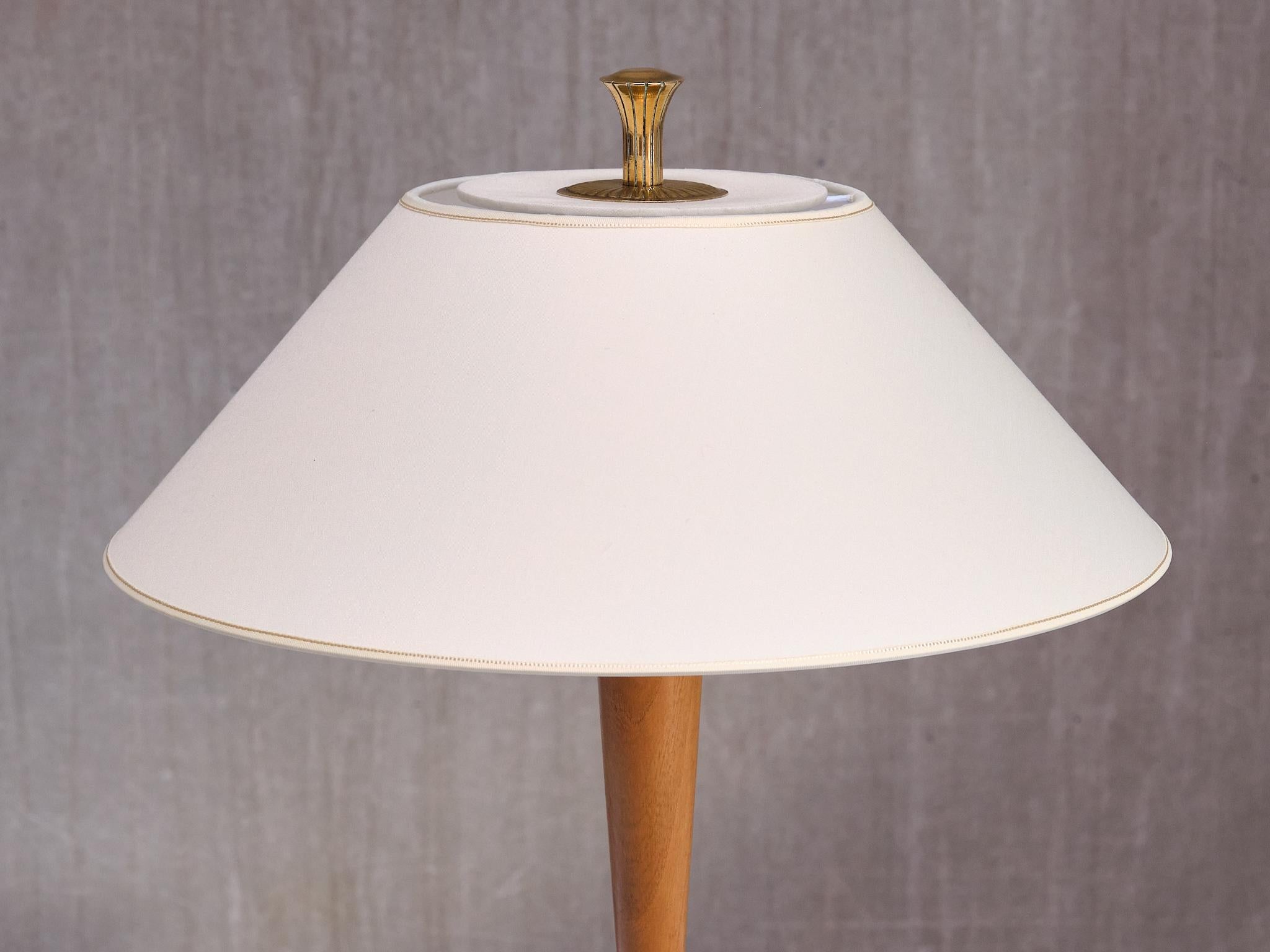 Scandinavian Modern Harald Notini Table Lamp in Brass and Elm, Model 15409, Böhlmarks, Sweden, 1940s For Sale