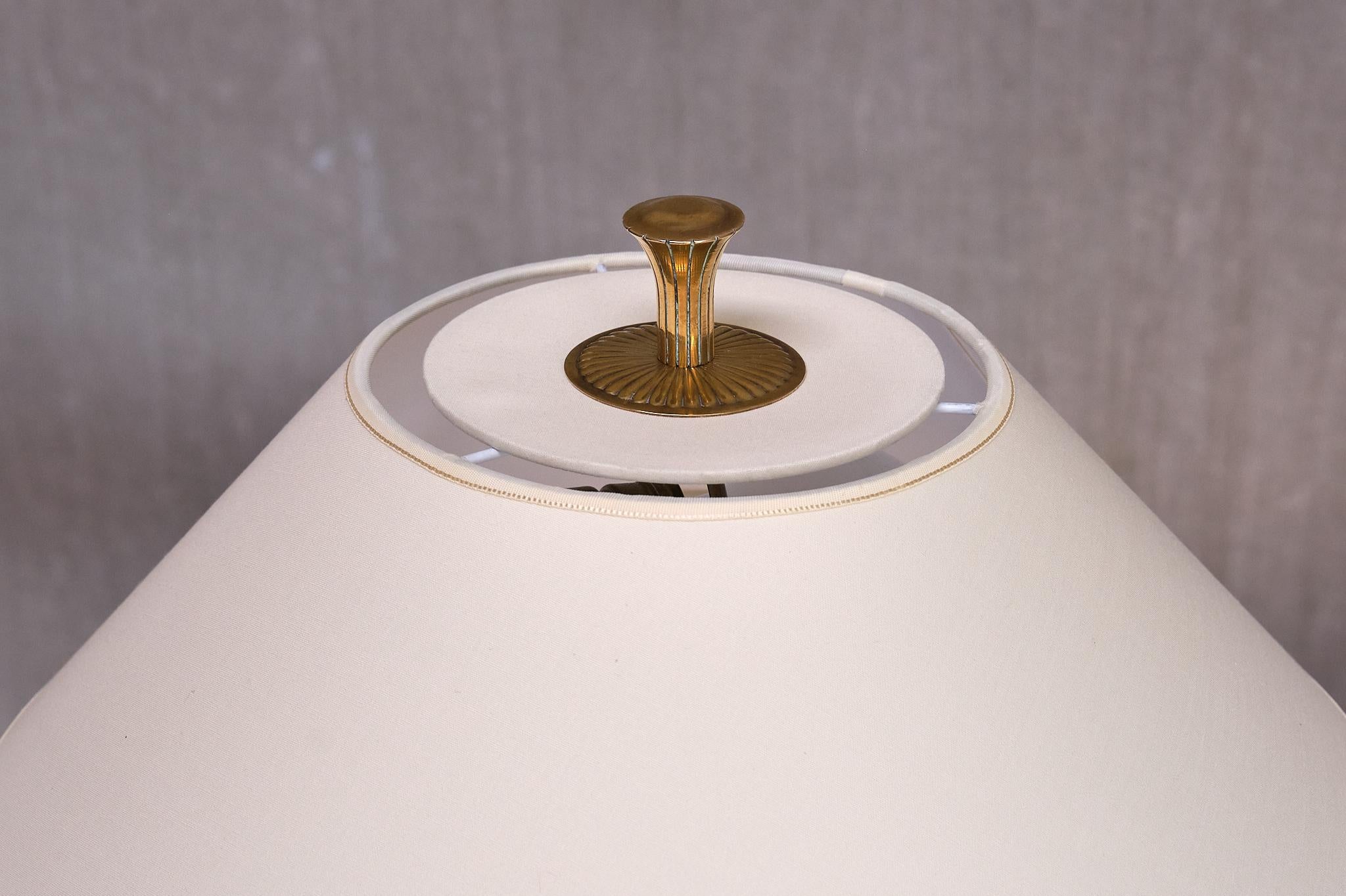 Harald Notini Table Lamp in Brass and Elm, Model 15409, Böhlmarks, Sweden, 1940s For Sale 3