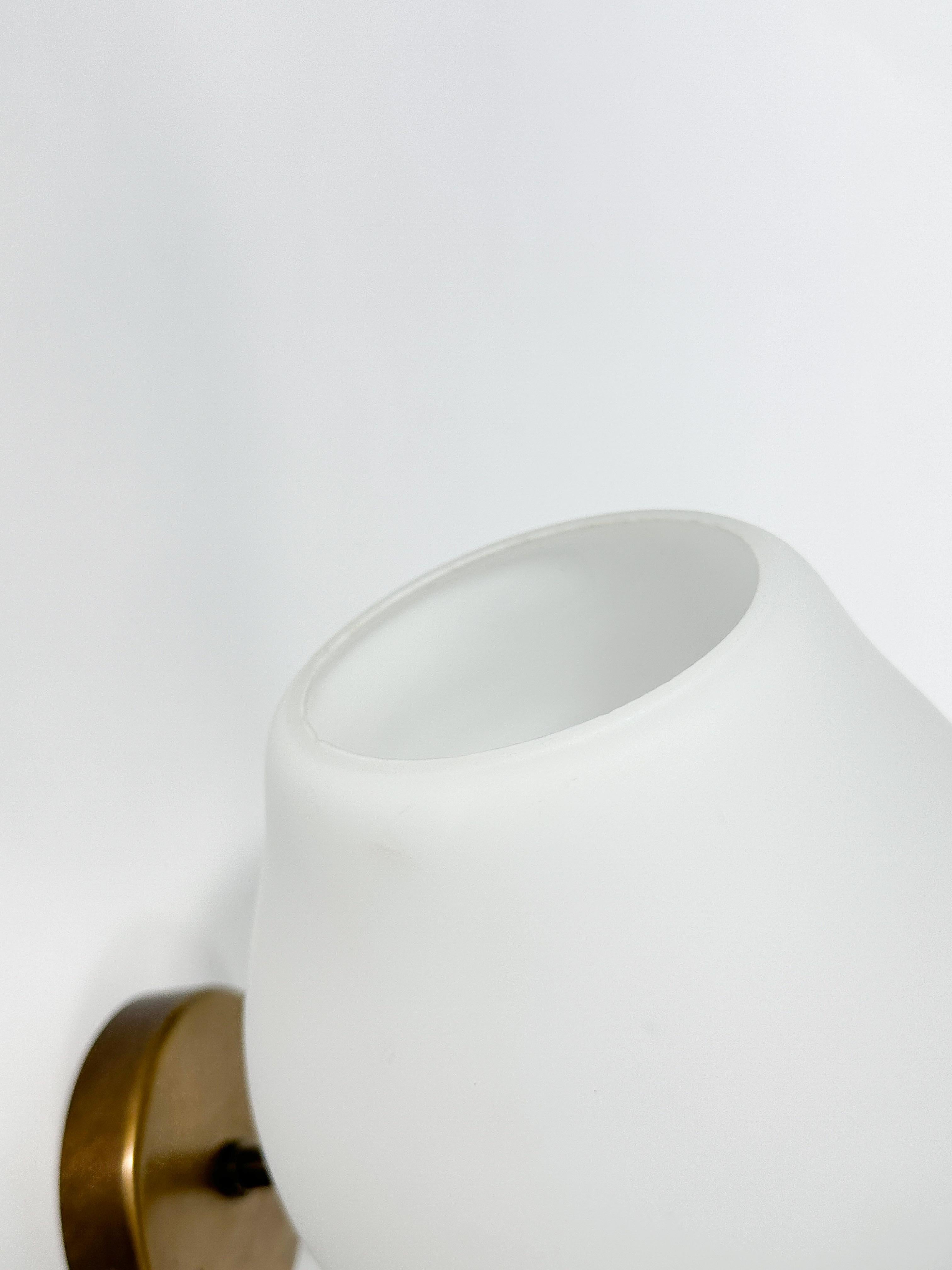 Harald Notini Aplique Latón Vidrio Opalino Böhlmarks Suecia Aplique de Pared en venta 5