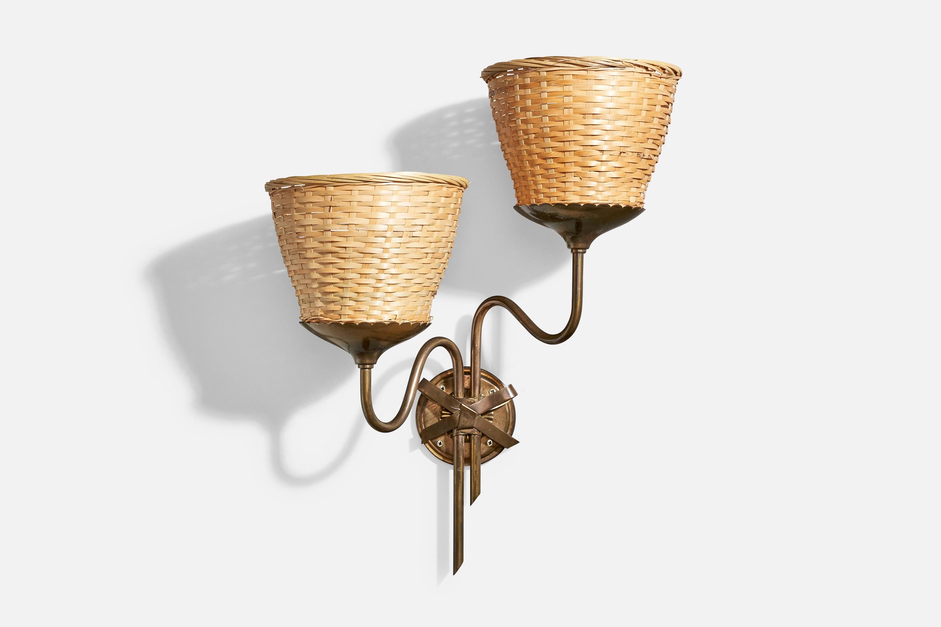 Aplique de latón y ratán, modelo 8589, diseñado por Harald Notini y fabricado por Arvid Böhlmarks Lampfabrik, Suecia, década de 1940.

Dimensiones totales (pulgadas): 19