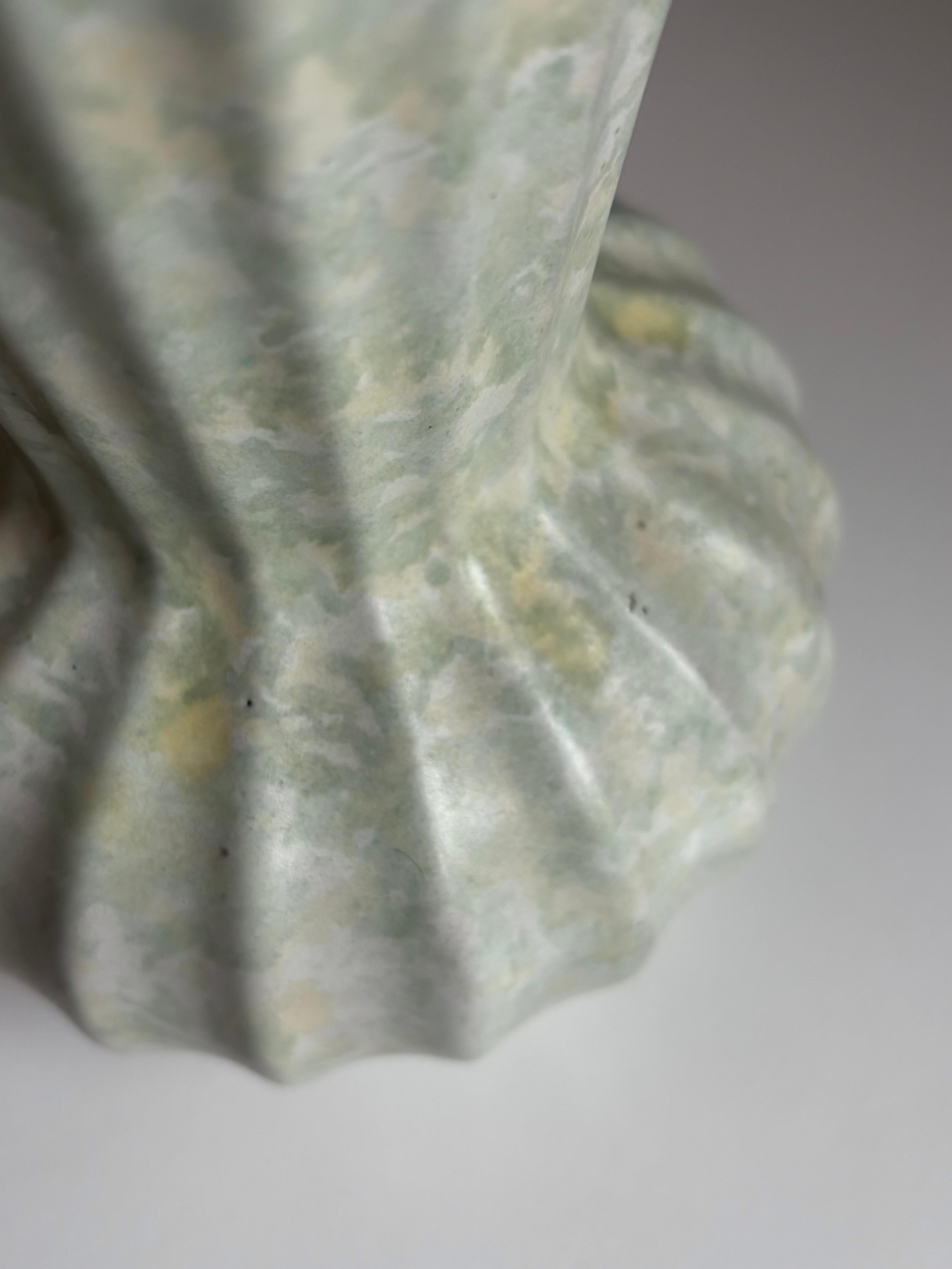 Jarrón de cerámica Art Decó Harald Östergren con esmalte de mármol de menta, años 30 en venta 3