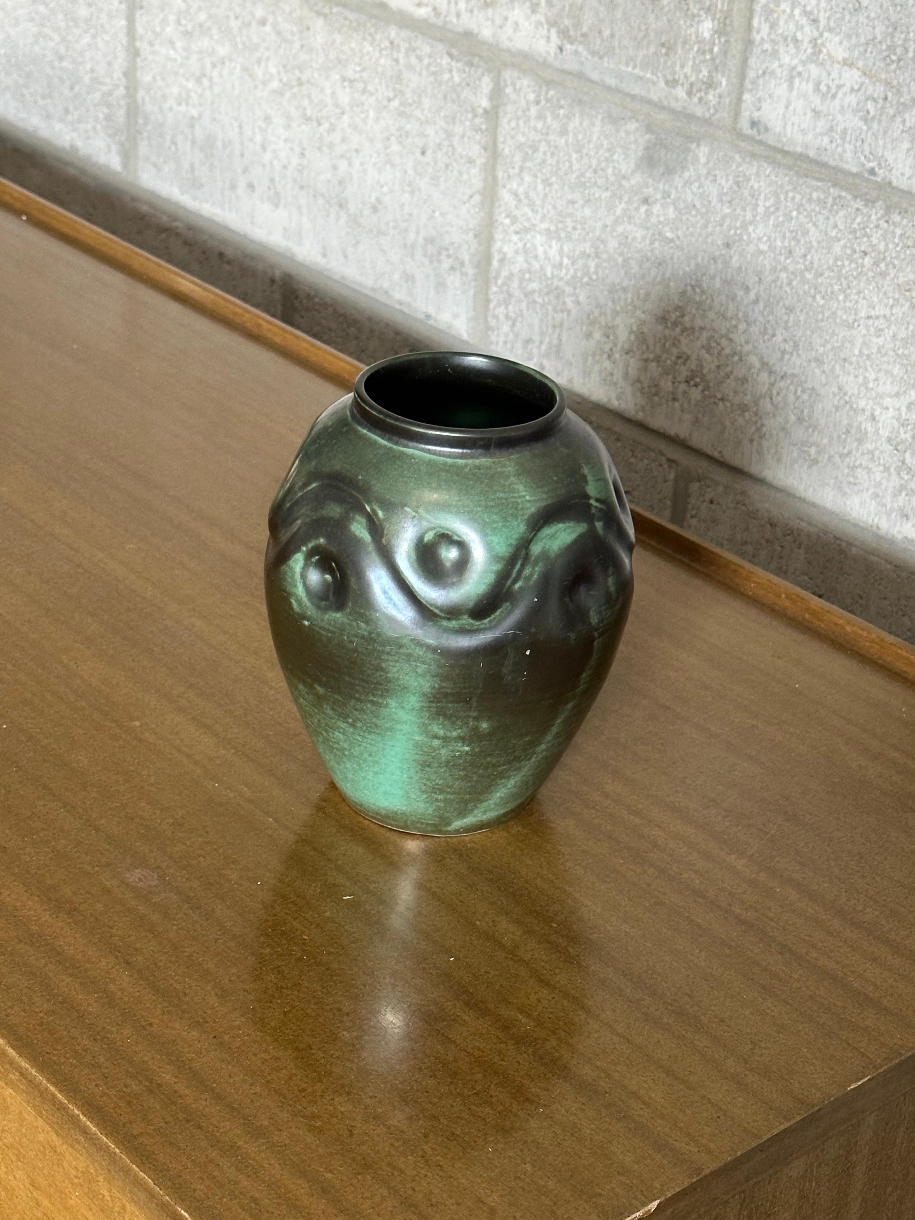Vaso di Harald Östergren per Upsala Ekeby, Svezia, anni '30 In condizioni buone in vendita a St.Petersburg, FL