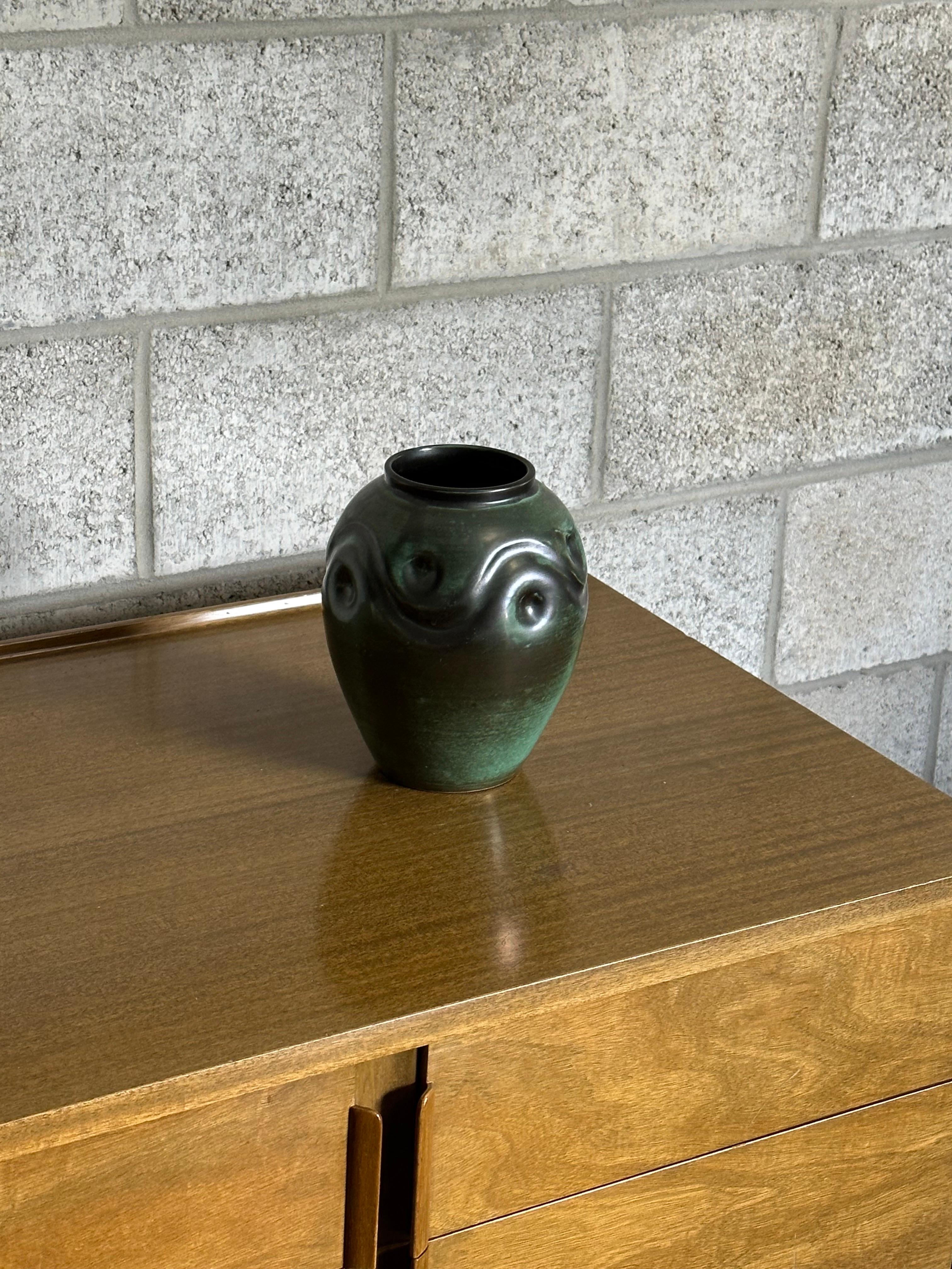 Metà XX secolo Vaso di Harald Östergren per Upsala Ekeby, Svezia, anni '30 in vendita