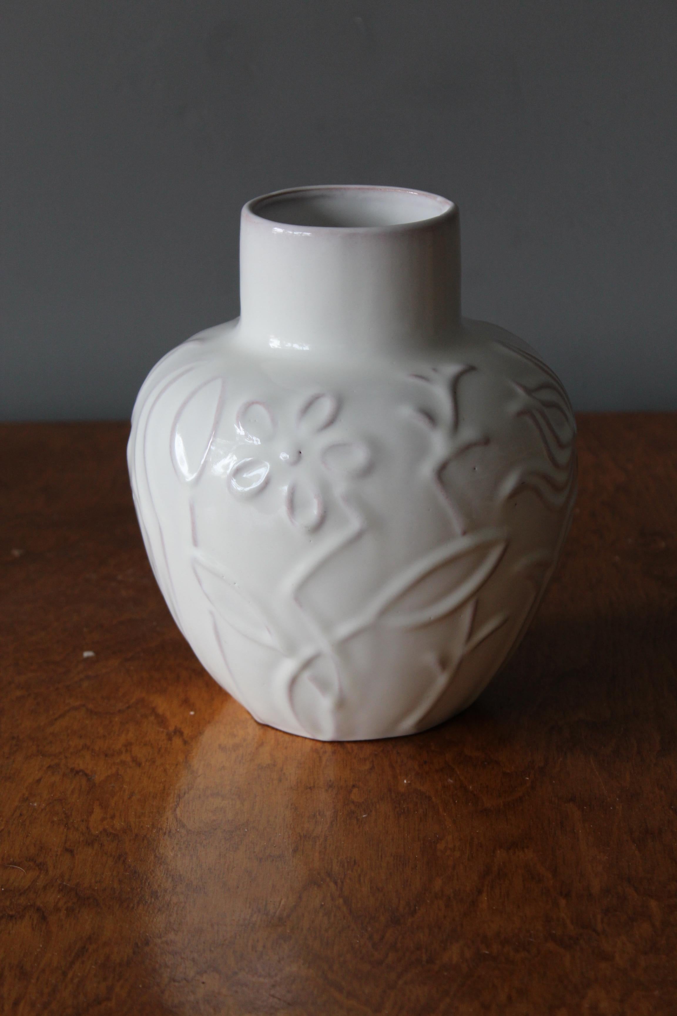 Art Deco Harald Östergren, Vase, White Glazed Ceramic, Upsala-Ekeby, Sweden, 1930s