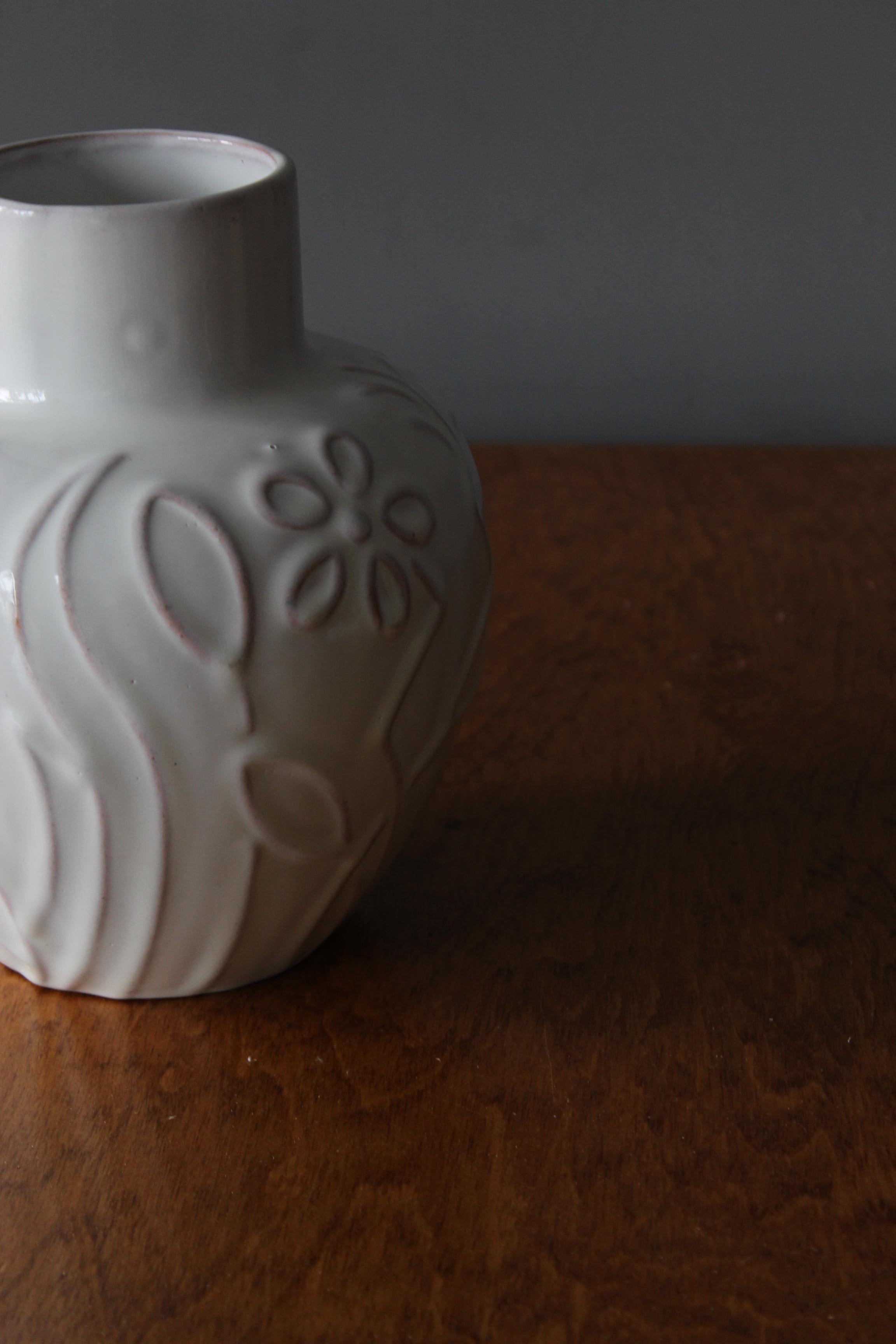 Harald Östergren, Vase, White Glazed Ceramic, Upsala-Ekeby, Sweden, 1930s In Good Condition In High Point, NC