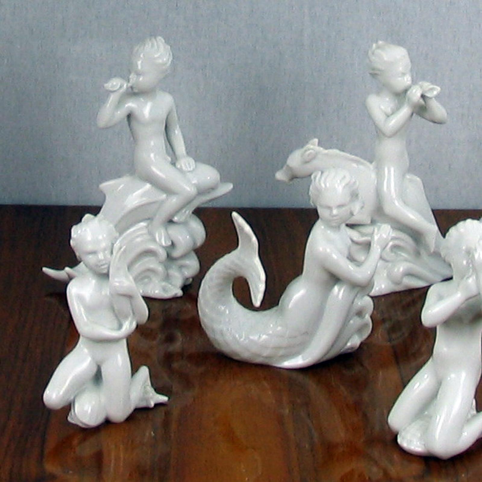 Harald Salomon pour Rörstrand, ensemble de six figurines en émail blanc Blanc de Chine
Figurines en porcelaine blanche de Chine à pâte dure, représentant des personnages fantastiques de la mer, conçues par Harald Salomon 1943-1945. Toutes les