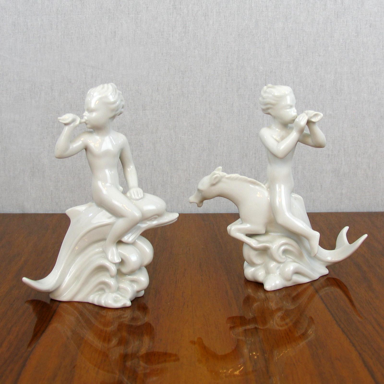 20ième siècle Harald Salomon for Rrstrand, ensemble de six figurines émaillées blanches Blanc de Chine en vente