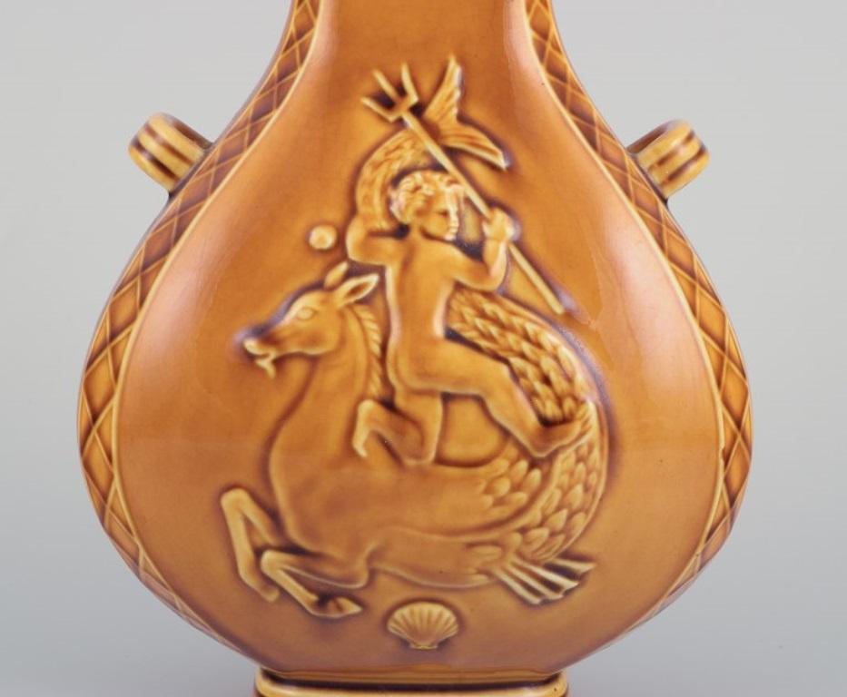 Art déco Harald Salomon pour Rörstrand, Suède. Vase en céramique avec deux anses. en vente