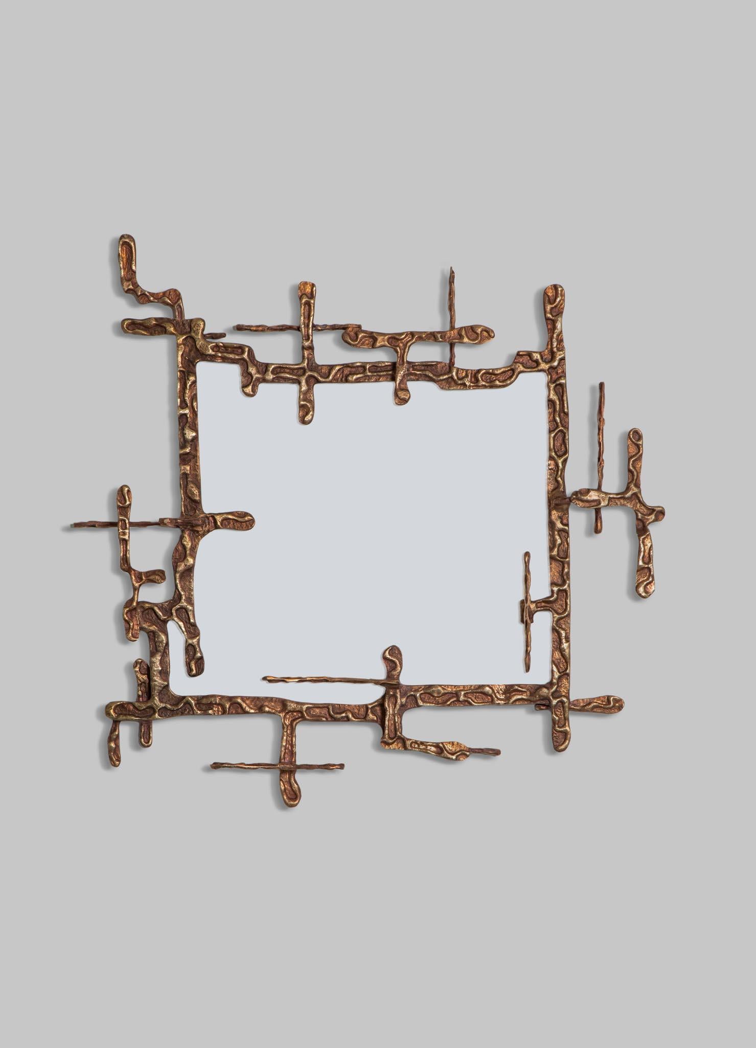 Miroir Harappa en laiton Viya de Vikram Goyal

Au cœur de la vallée de l'Indus, où la civilisation maîtrisait la forme et la fonction, cette Collectional s'inspire de la ville d'Harappa, autrefois florissante, à l'époque d'une ancienne civilisation