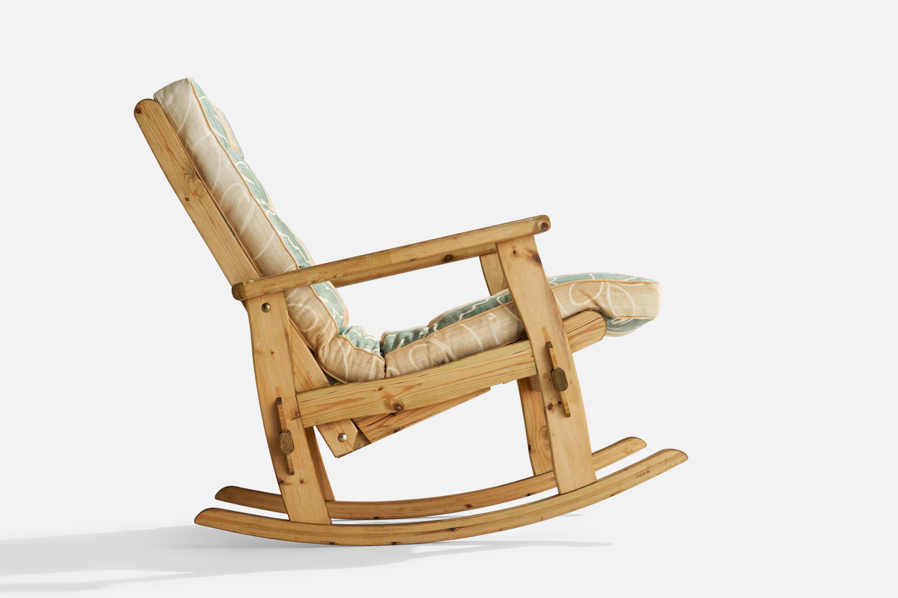 Fin du 20e siècle Harbo, chaise longue à bascule, pin, tissu, Suède, années 1980 en vente