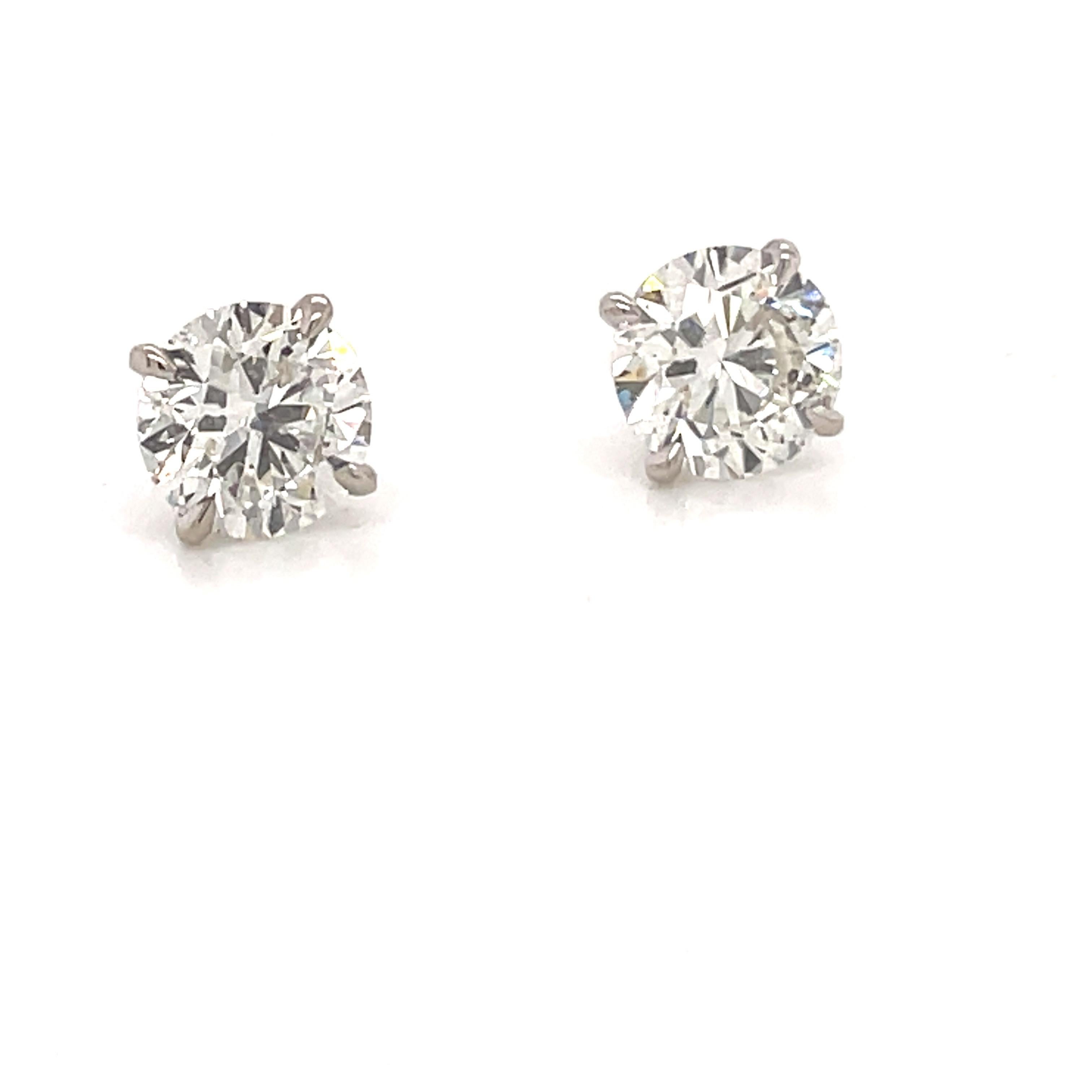 Diamond stud earrings weighing 3.03 carats in a 4 prong champagne setting, 18K White gold.
Color J
Clarity SI3-I1

Very Lively stones, clean to the naked eye.