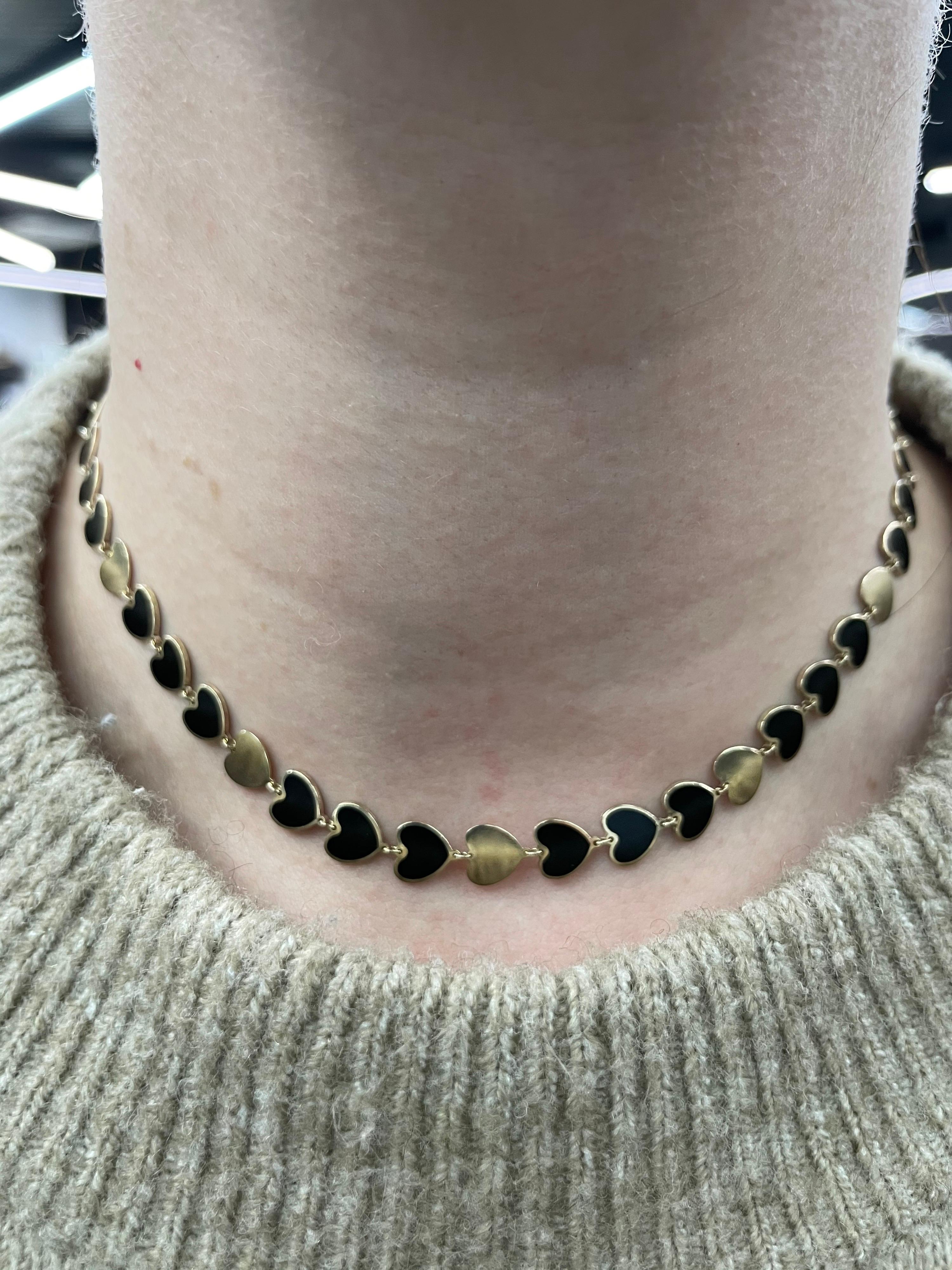 Taille cœur Harbor D. Collier italien en forme de cœur en or jaune 14 carats et onyx, 9,5 grammes en vente