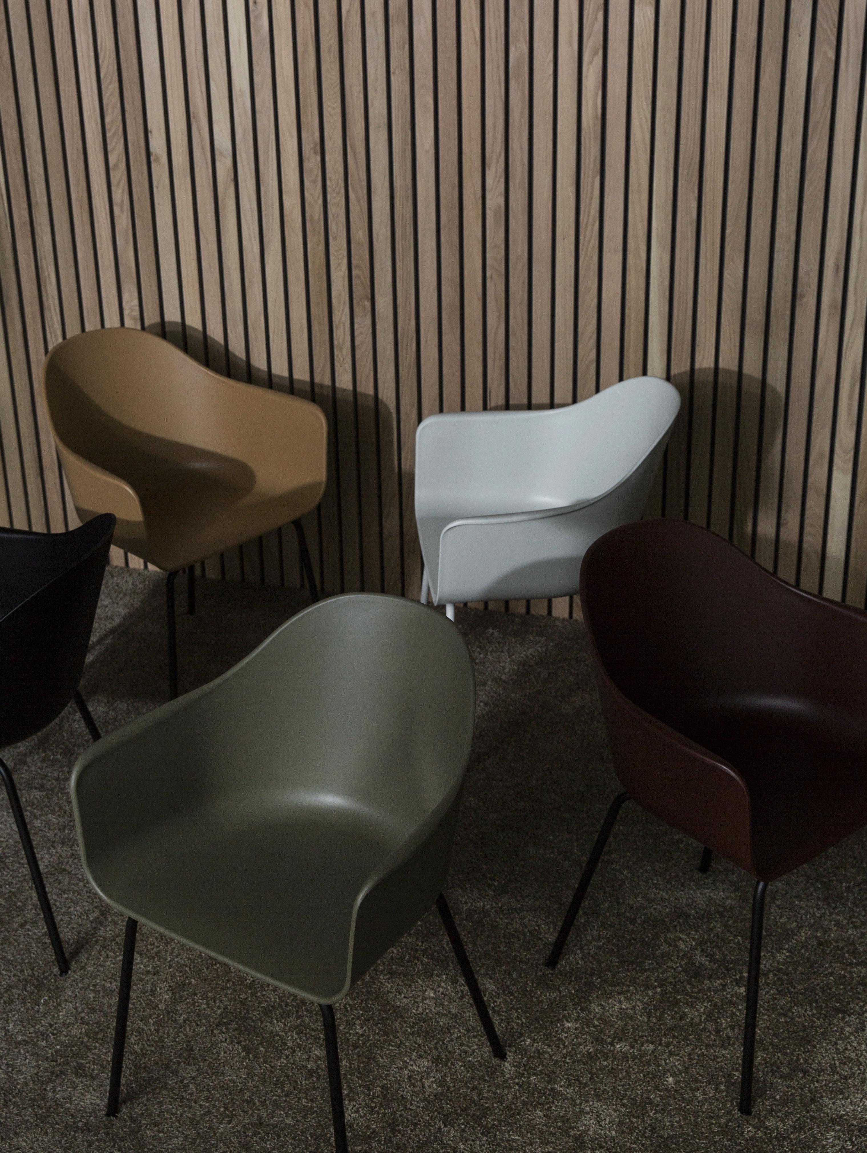 Harbour Chair, White Legs, Black Shell (Skandinavische Moderne) im Angebot